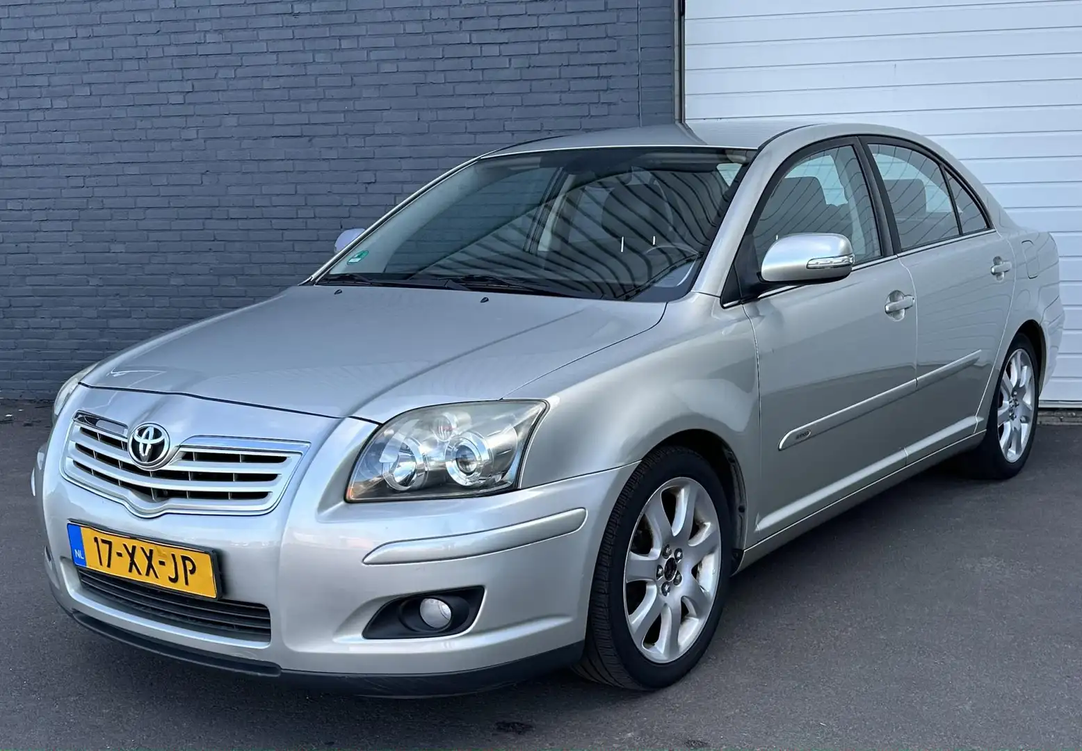 Toyota Avensis 2.0 VVTi Executive LEDER/STOELVERW/CLIMA/CRUISE/LM Grijs - 2