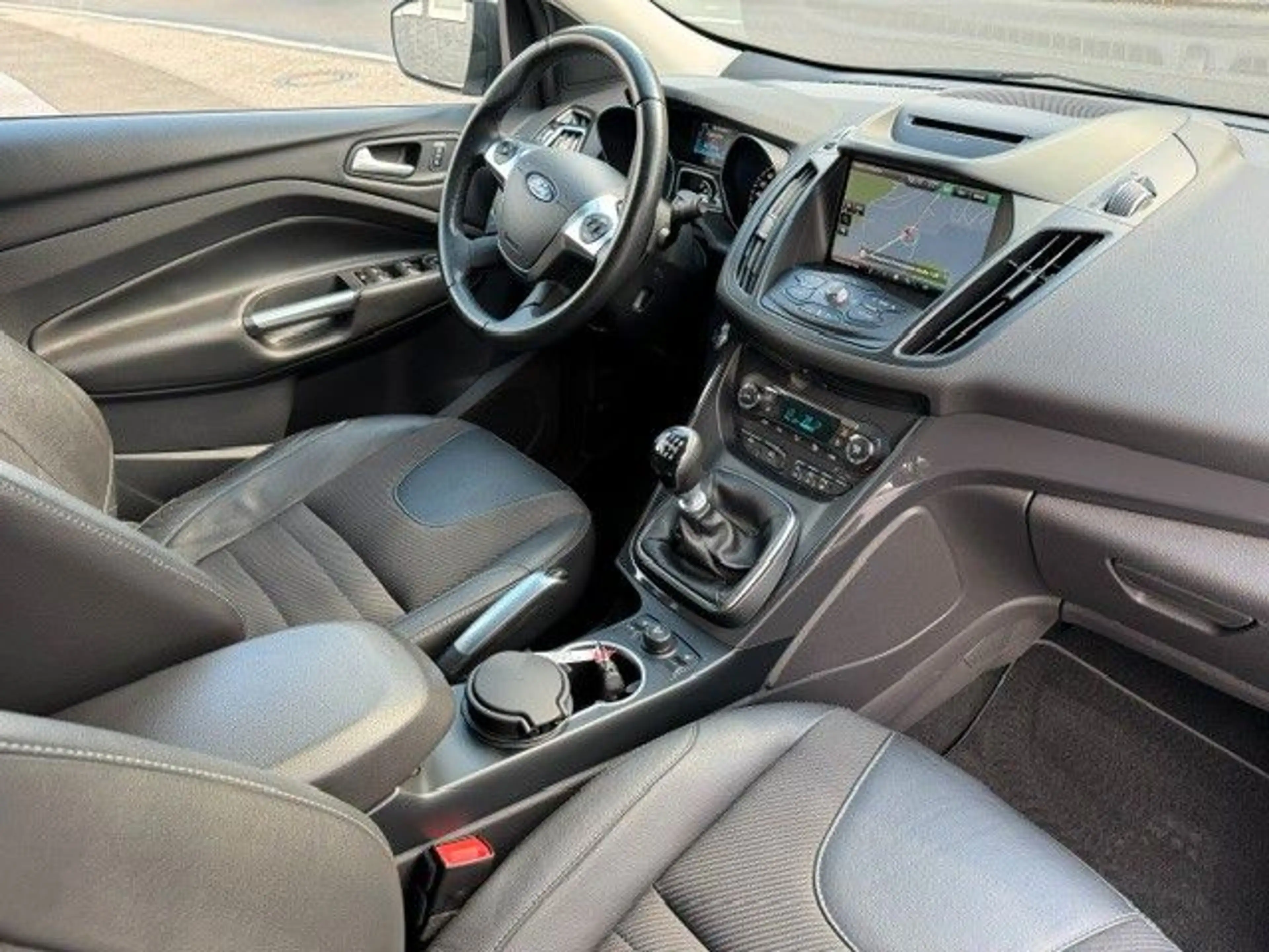 Ford Kuga Titanium — photo 10