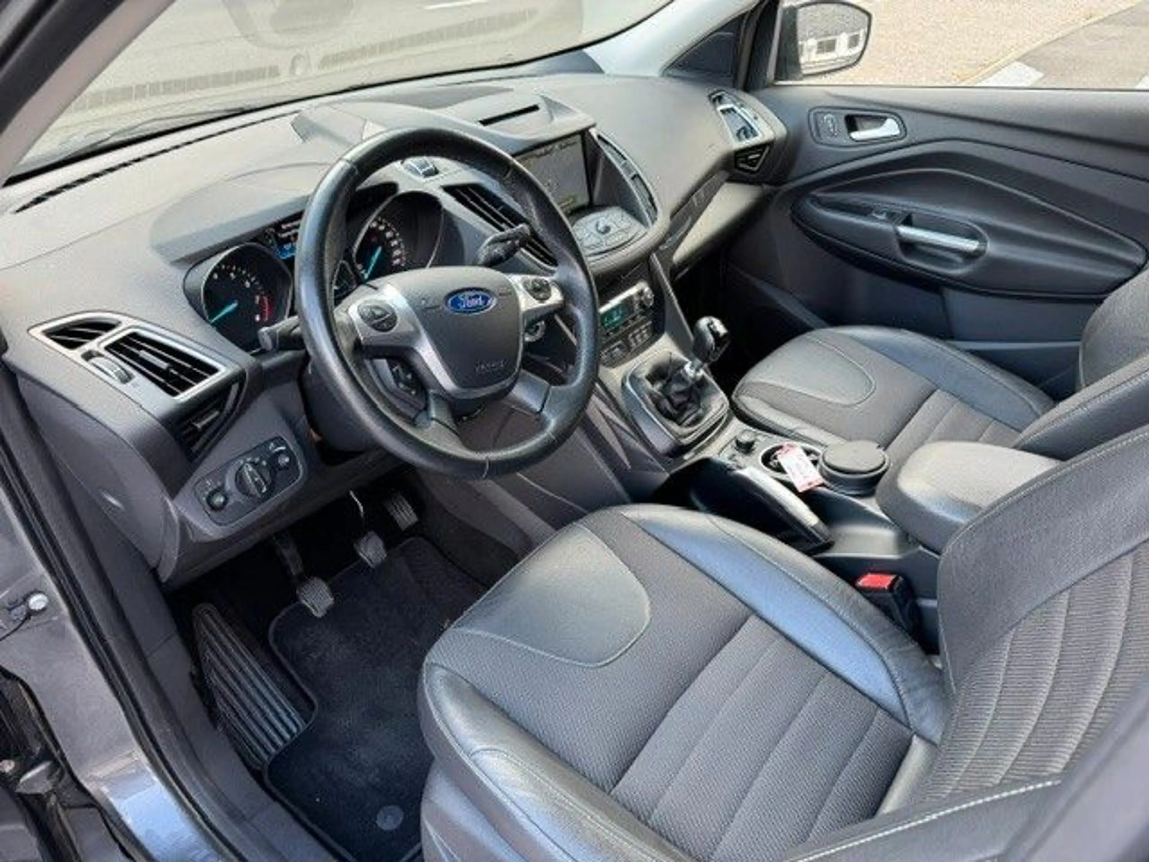 Ford Kuga Titanium — photo 14