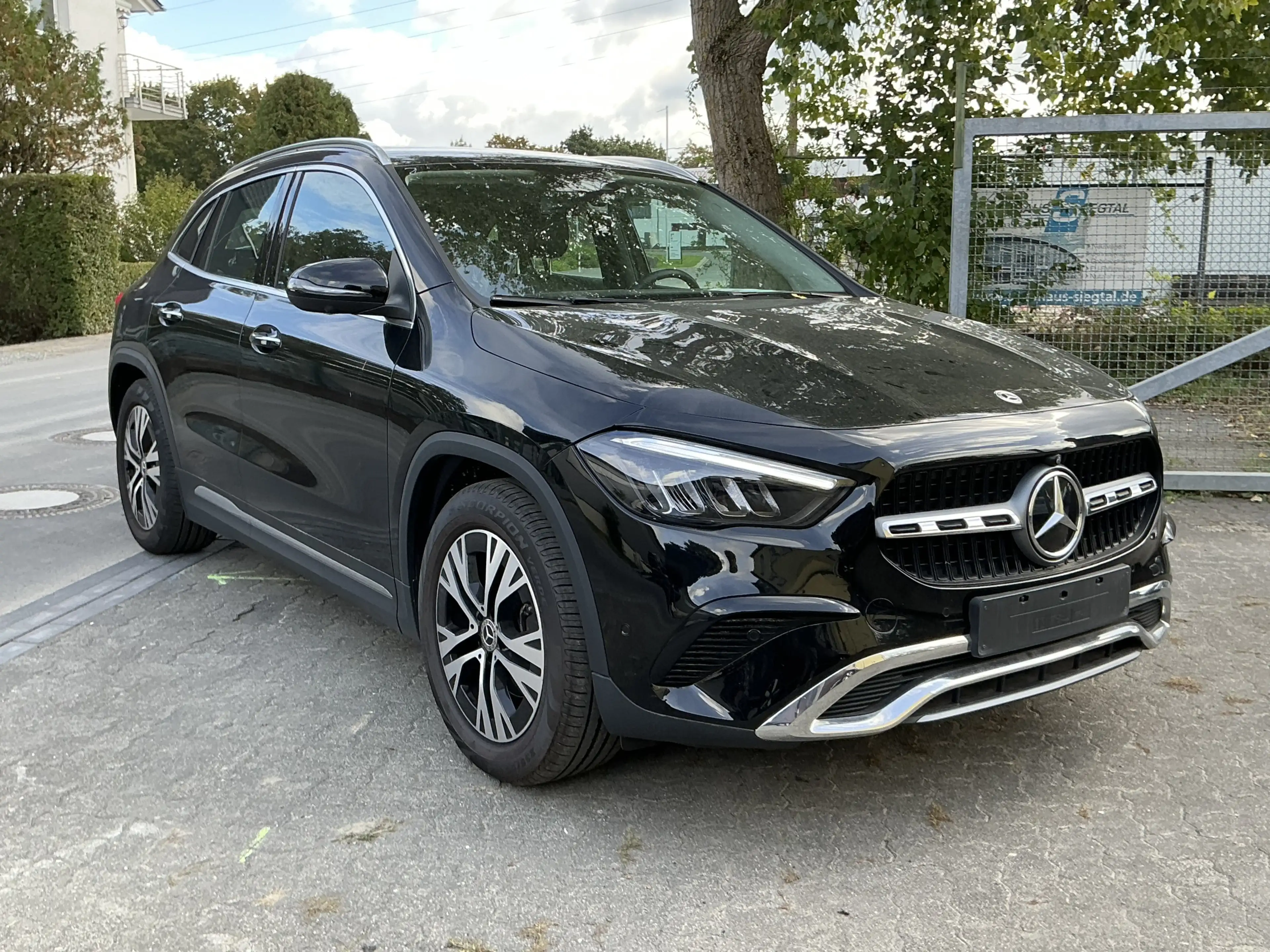 Mercedes-Benz GLA 200 Progressive Line Leder 360Cam Memory AHK