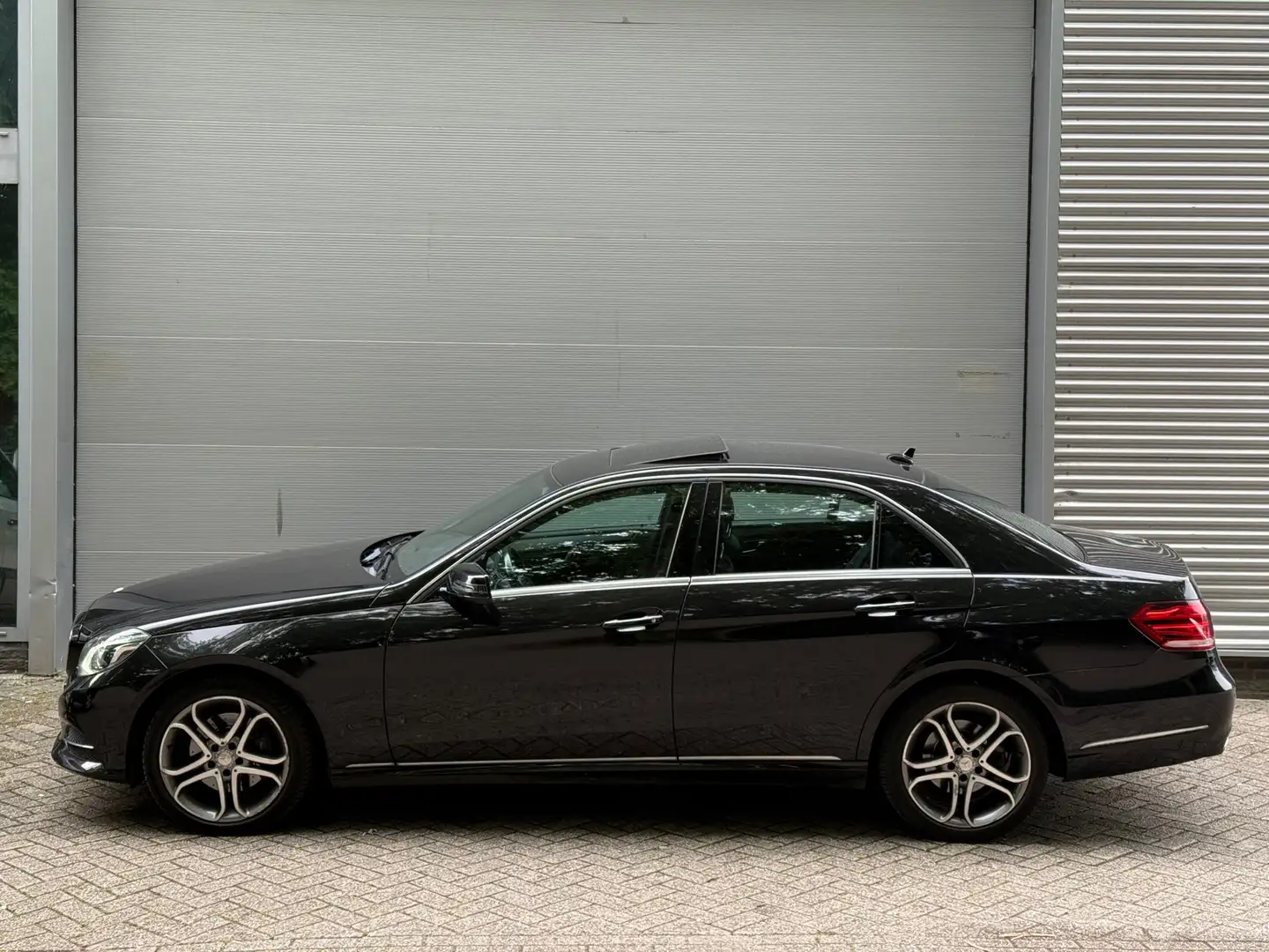 Mercedes-Benz E 220 BlueTEC Prestige Avantgarde l Facelift l Schuifdak Zwart - 2
