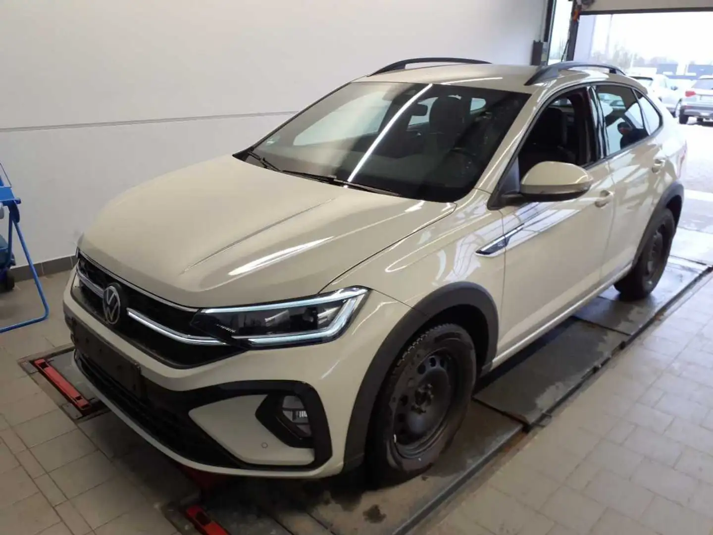 Volkswagen Taigo R line 1.5 TSI DSG RearView ACC Navi Ambiente AHK Grigio - 2