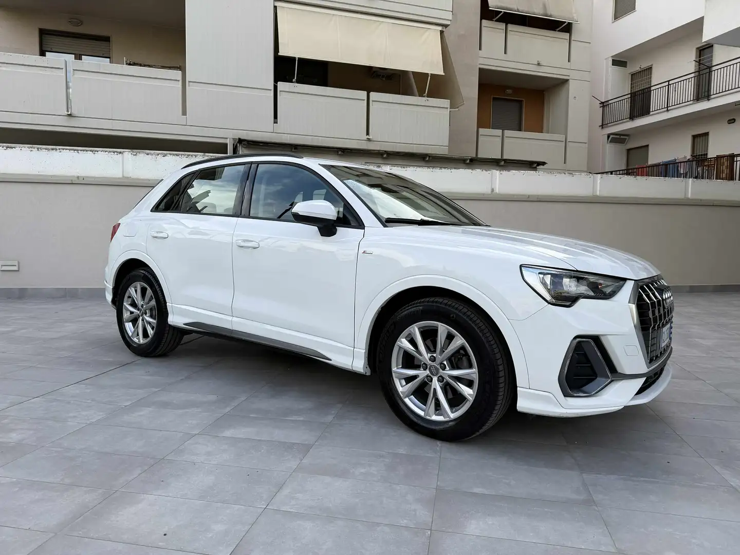 Audi Q3 Q3 II 2018 35 2.0 tdi S line edition s-tronic Bianco - 2