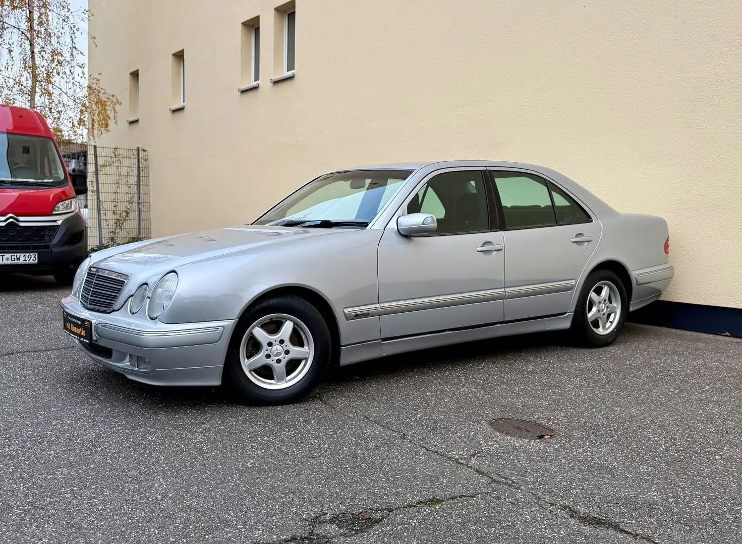 Mercedes-Benz E 200 KOMPRESSOR ELEGANCE TÜV SER REIFN NEU Silber - 2