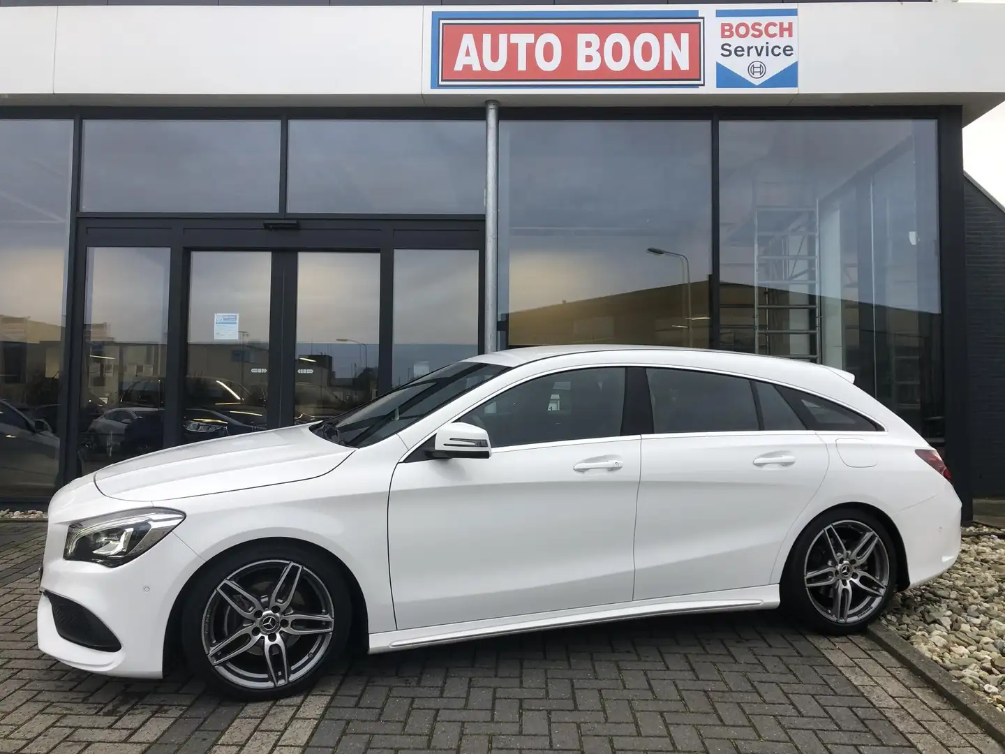 Mercedes-Benz CLA 180 Shooting Brake 122PK AMG AUTOMAAT : LED/PDC/1PART Blanc - 1