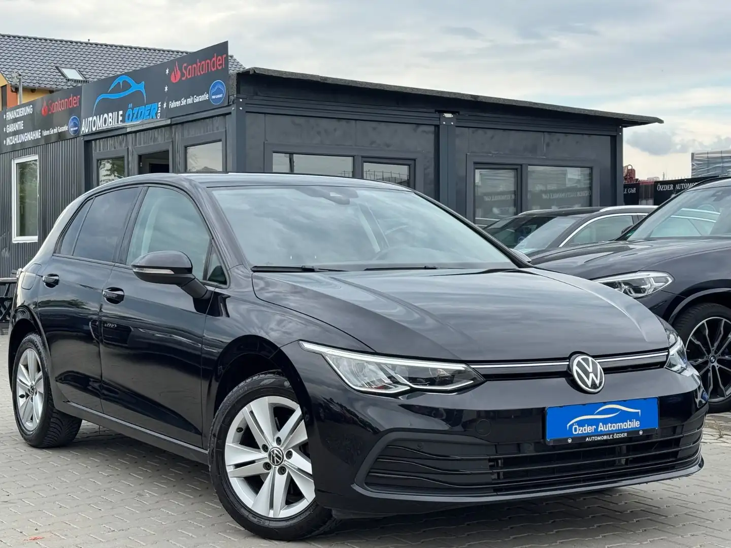 Volkswagen Golf VIII 2.0 TDI Lim. Life++Finanzierung++ Zwart - 1