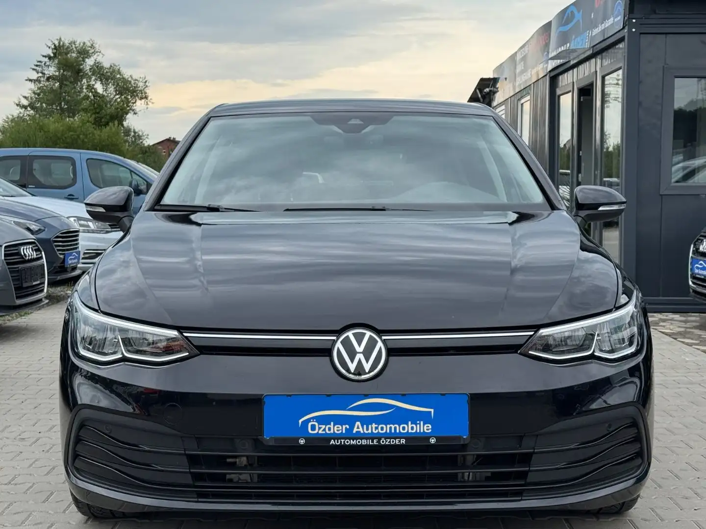 Volkswagen Golf VIII 2.0 TDI Lim. Life++Finanzierung++ Zwart - 2