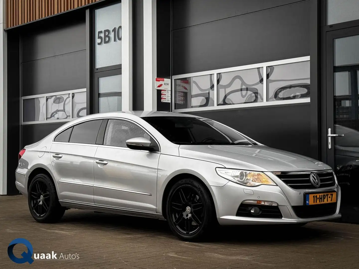 Volkswagen Passat CC 1.8 TSI 4p. Automaat | XENON | CRUISE | AIRCO | NI Gris - 1