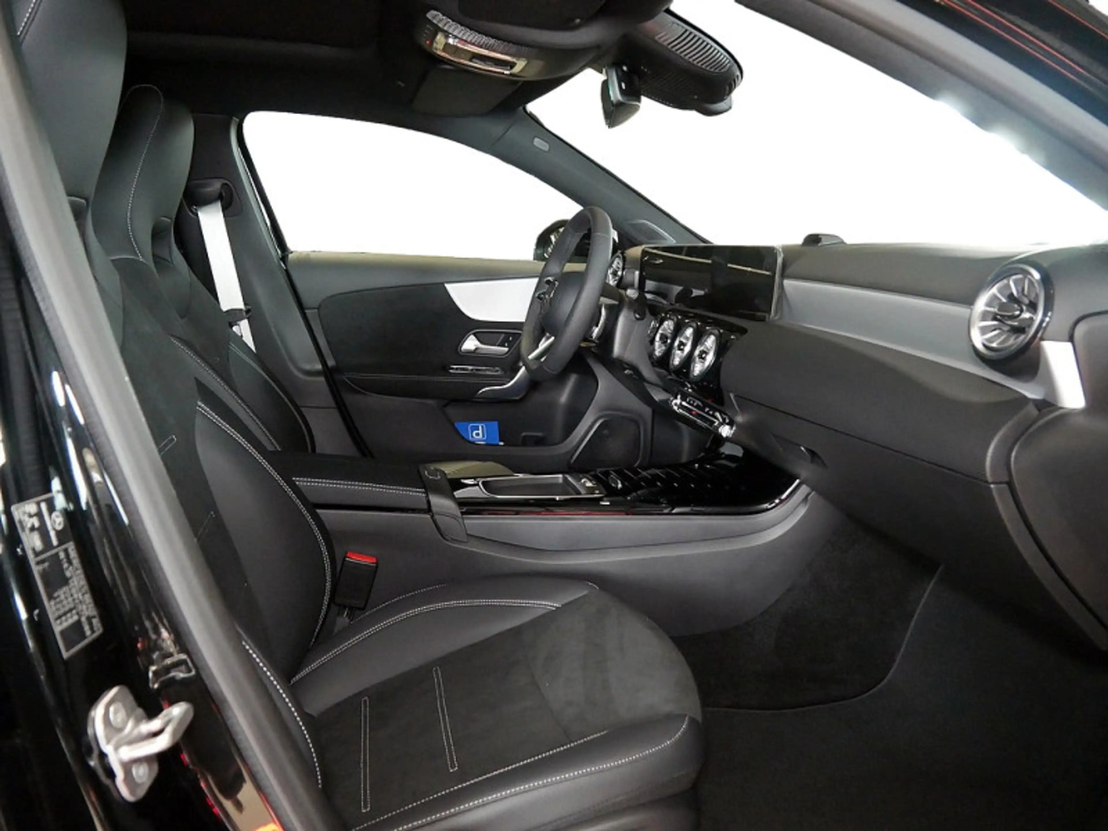 Mercedes-Benz A 220 d AMG NIGHT MULTI 360 DISTR KAMERA PANO — photo 5