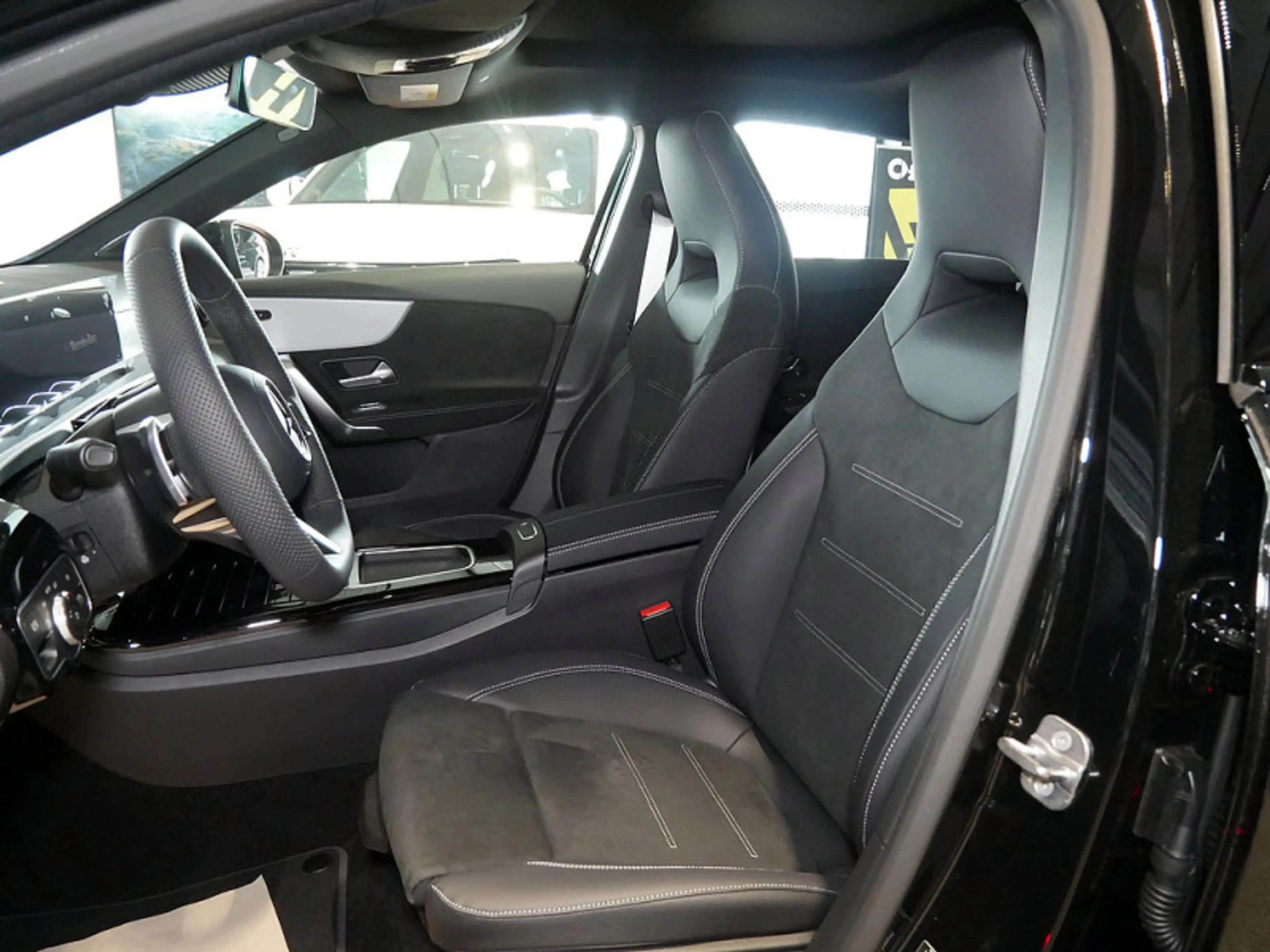 Mercedes-Benz A 220 d AMG NIGHT MULTI 360 DISTR KAMERA PANO — photo 14