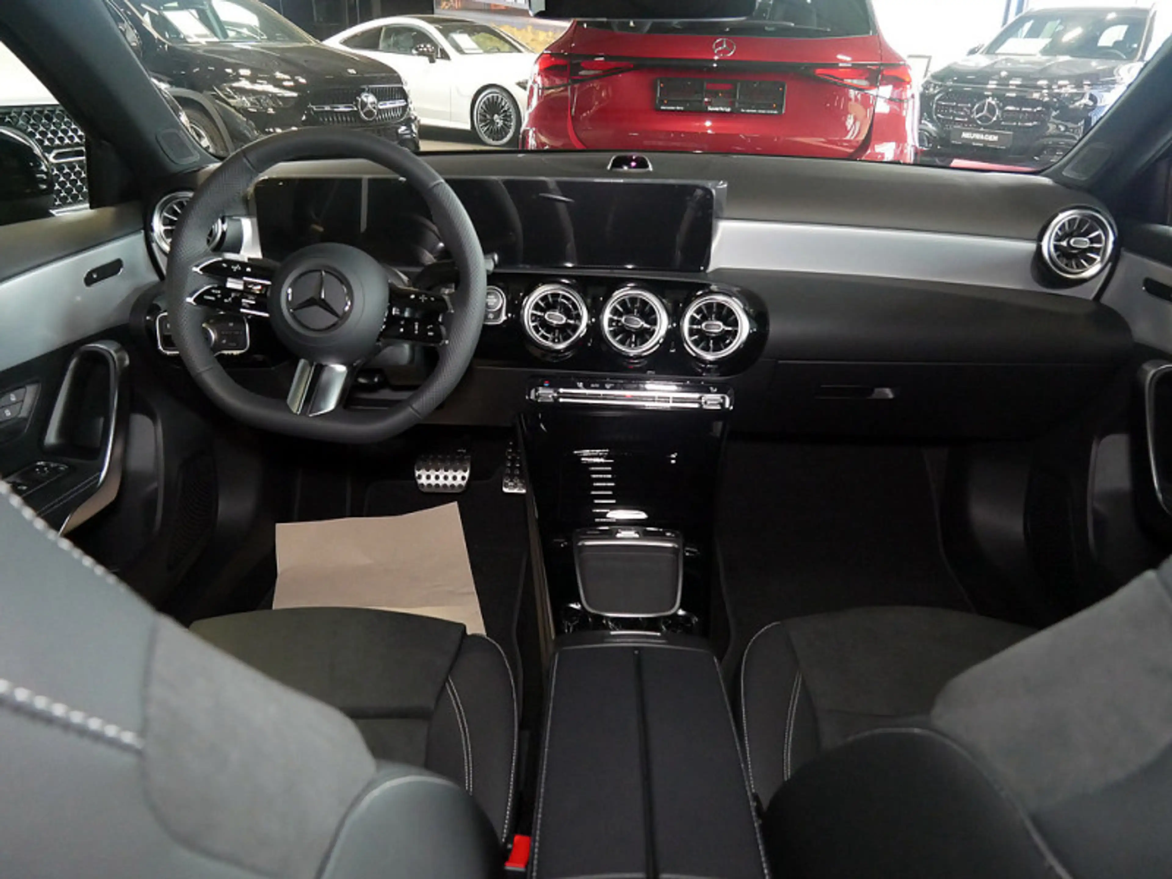 Mercedes-Benz A 220 d AMG NIGHT MULTI 360 DISTR KAMERA PANO — photo 7