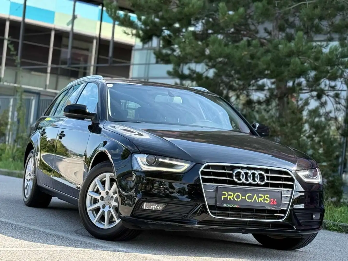 Audi A4 // Neues Service // Sitzheizung Schwarz - 1