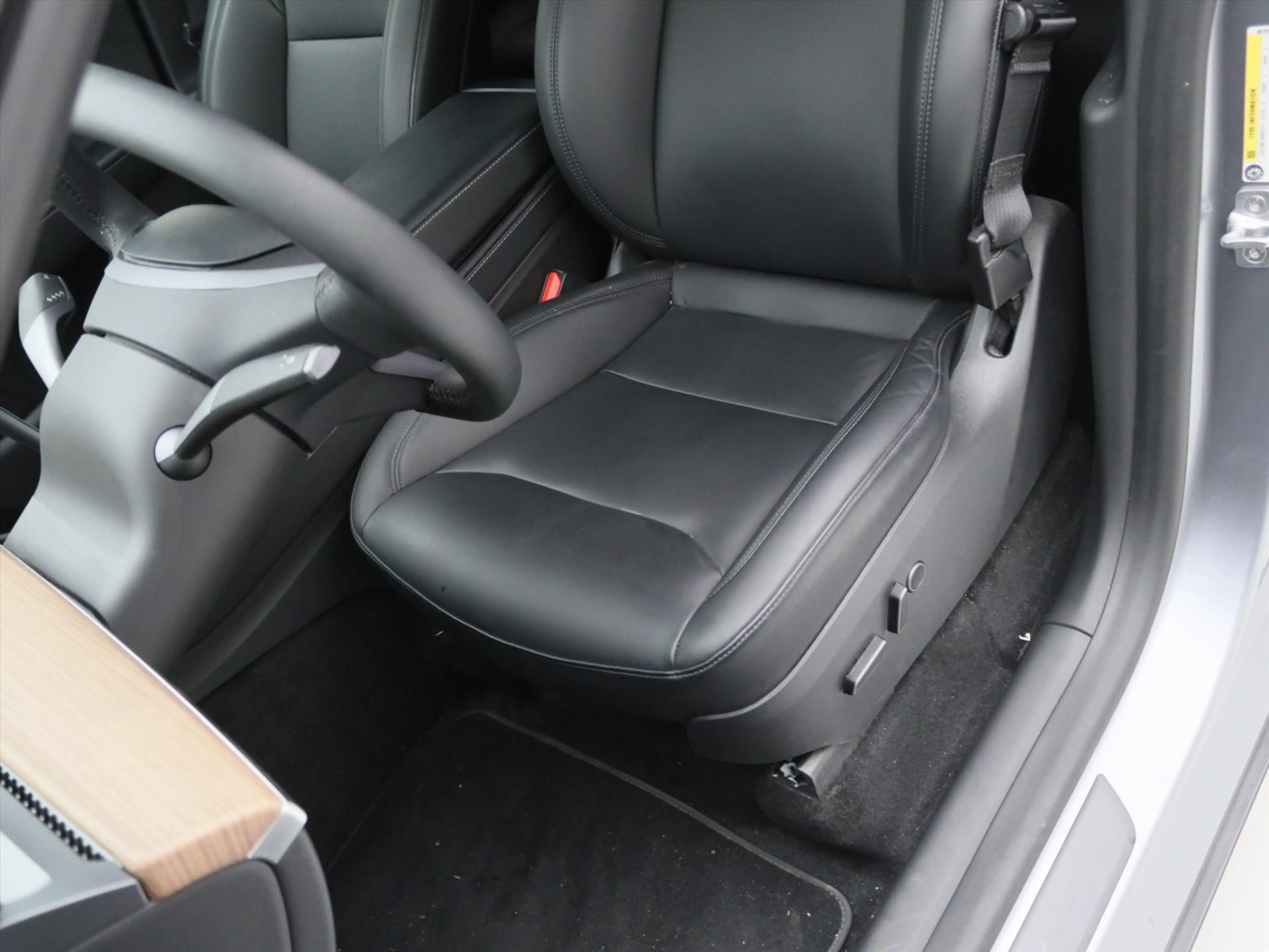 Tesla Model Y Long Range AWD 75kWh 351pk 94.9% SoH [ AMD RYZEN+A — photo 18