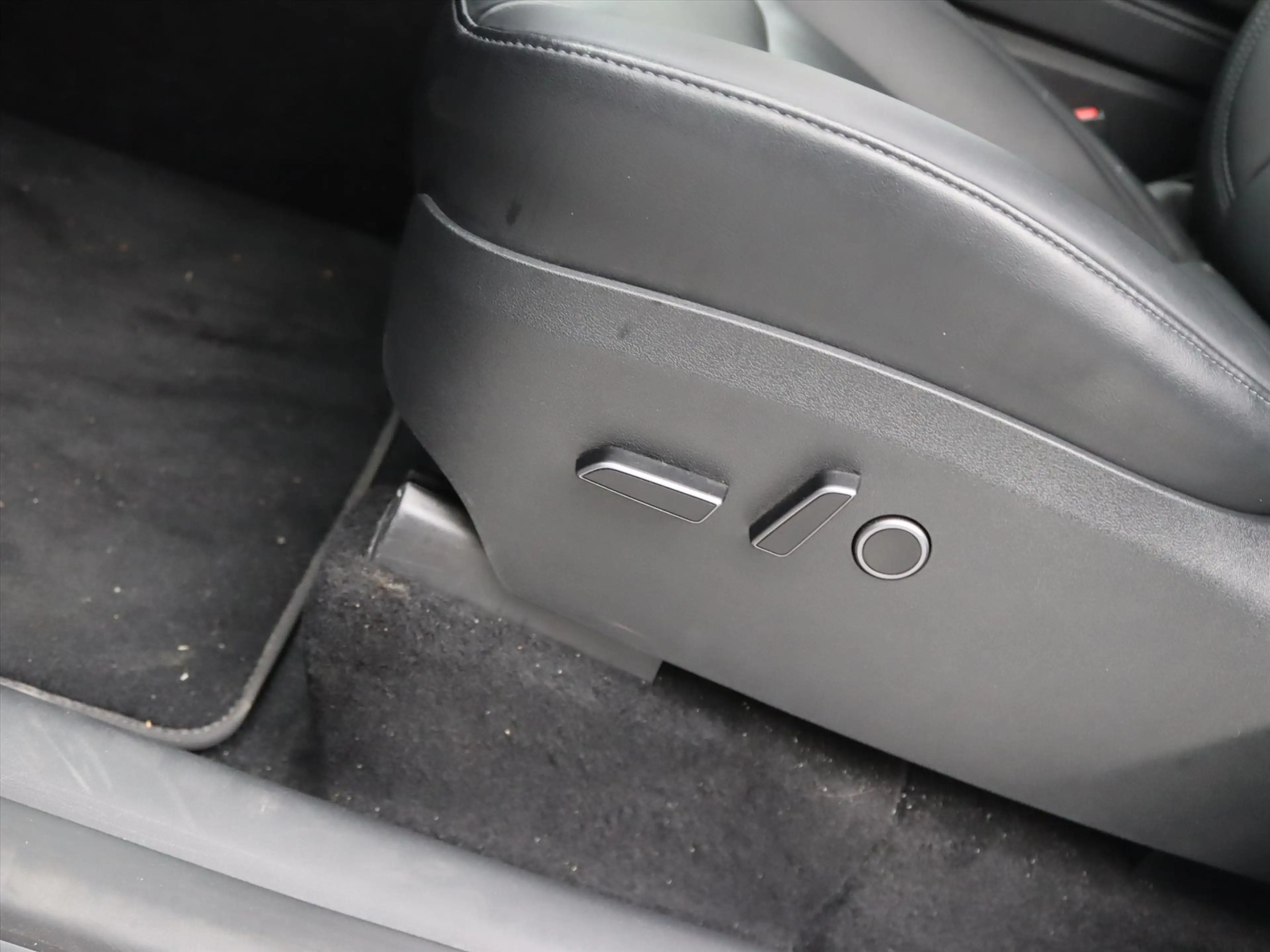 Tesla Model Y Long Range AWD 75kWh 351pk 94.9% SoH [ AMD RYZEN+A — photo 19
