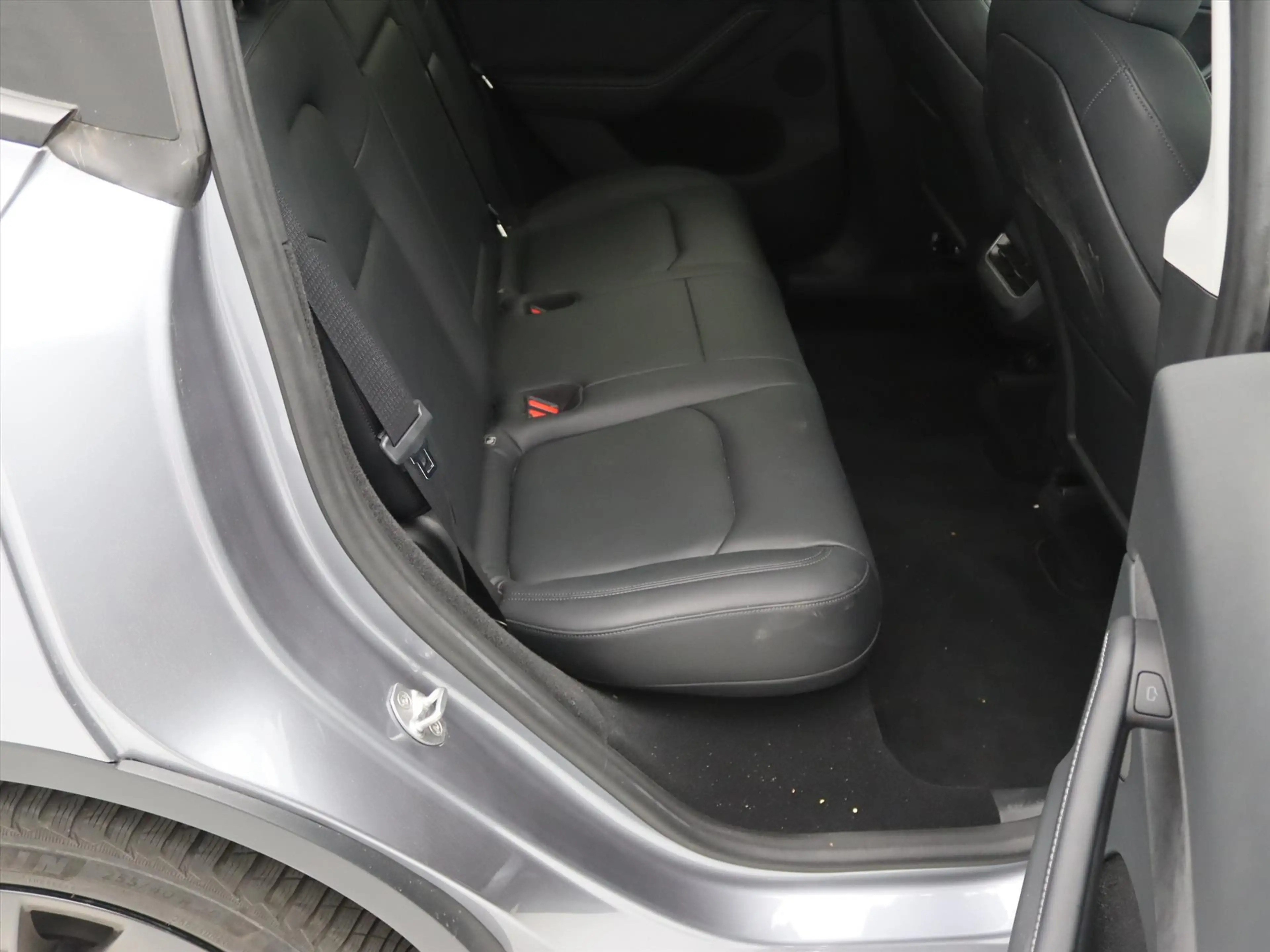 Tesla Model Y Long Range AWD 75kWh 351pk 94.9% SoH [ AMD RYZEN+A — photo 15