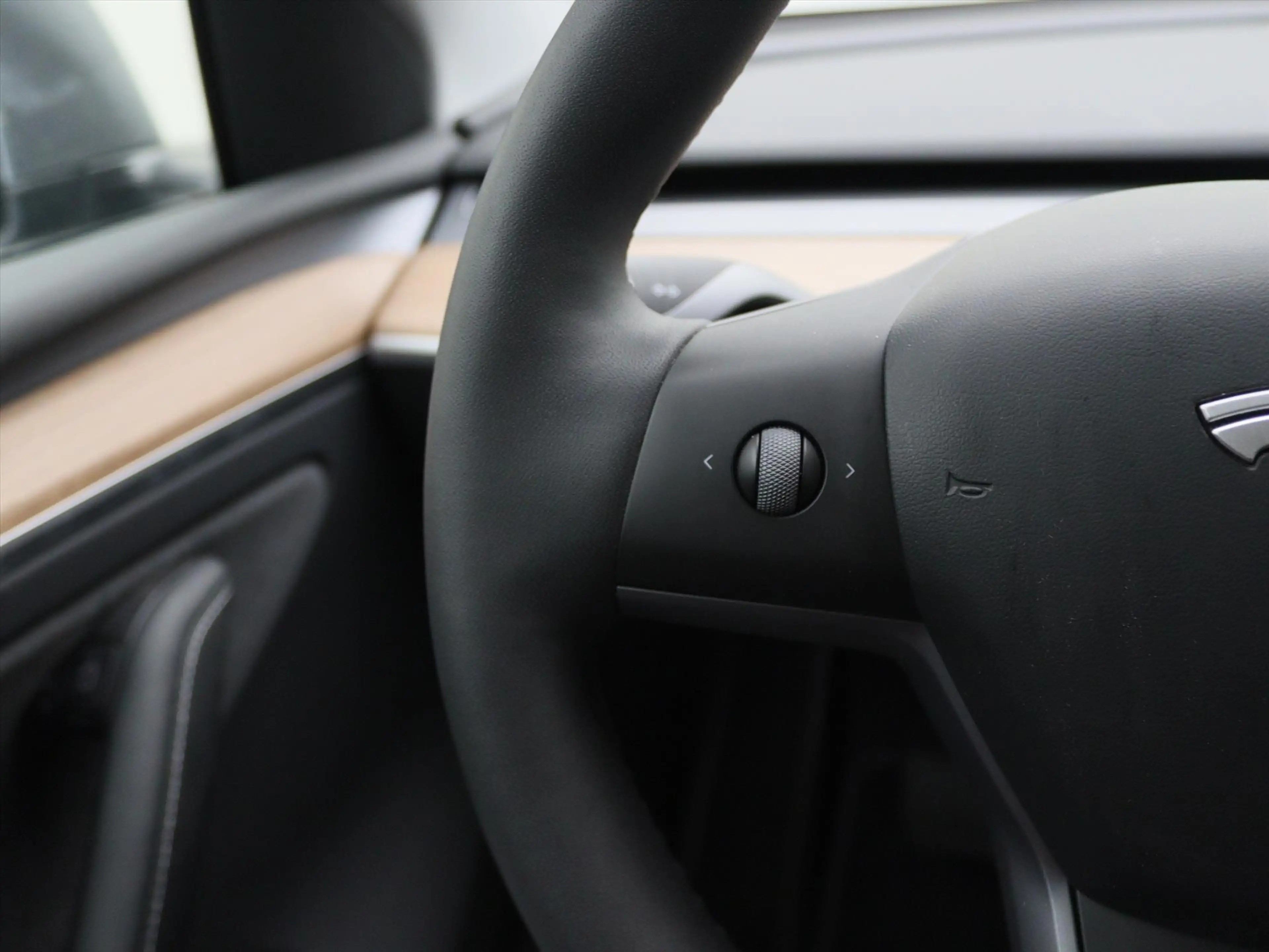 Tesla Model Y Long Range AWD 75kWh 351pk 94.9% SoH [ AMD RYZEN+A — photo 21