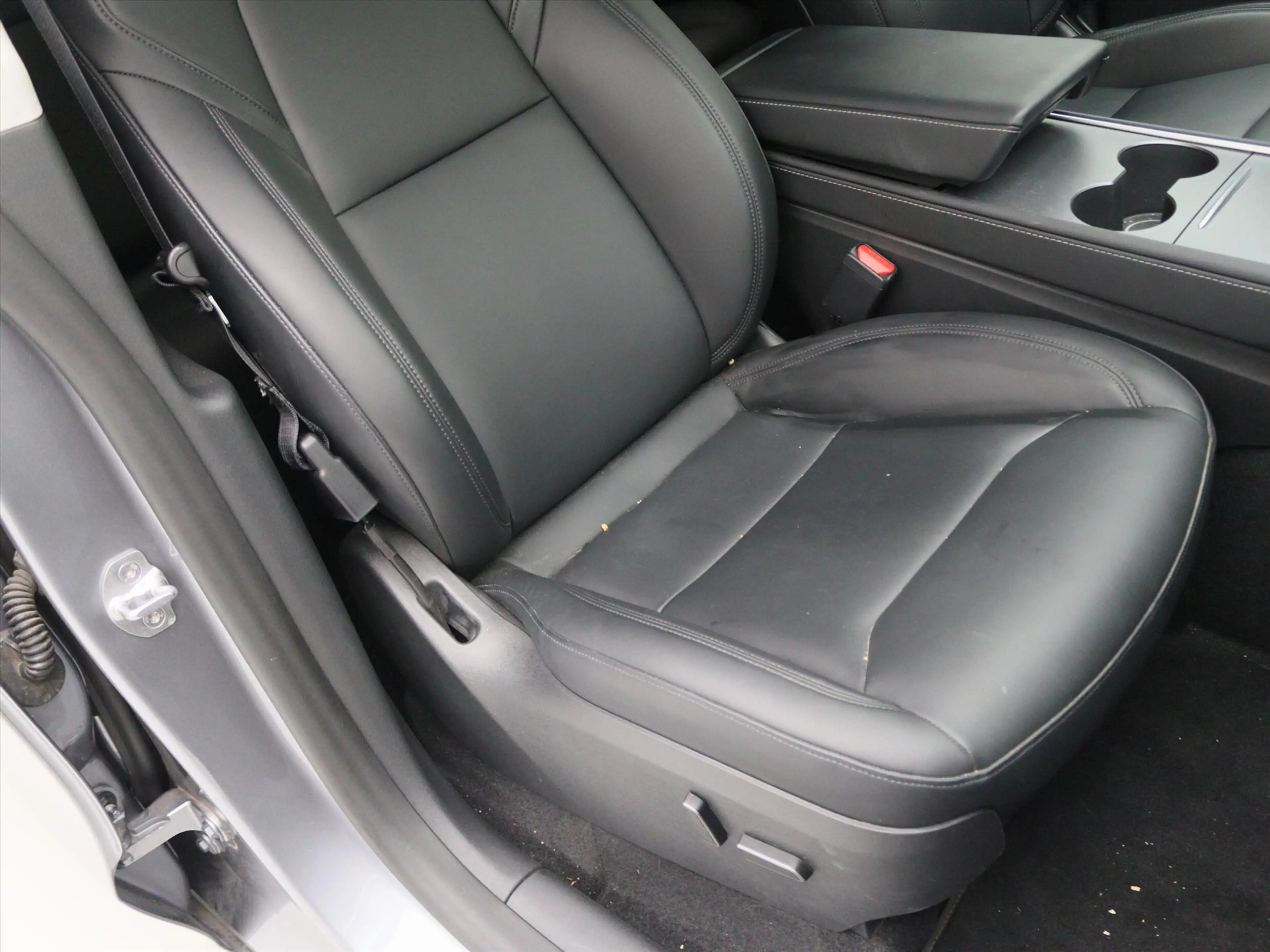 Tesla Model Y Long Range AWD 75kWh 351pk 94.9% SoH [ AMD RYZEN+A — photo 16