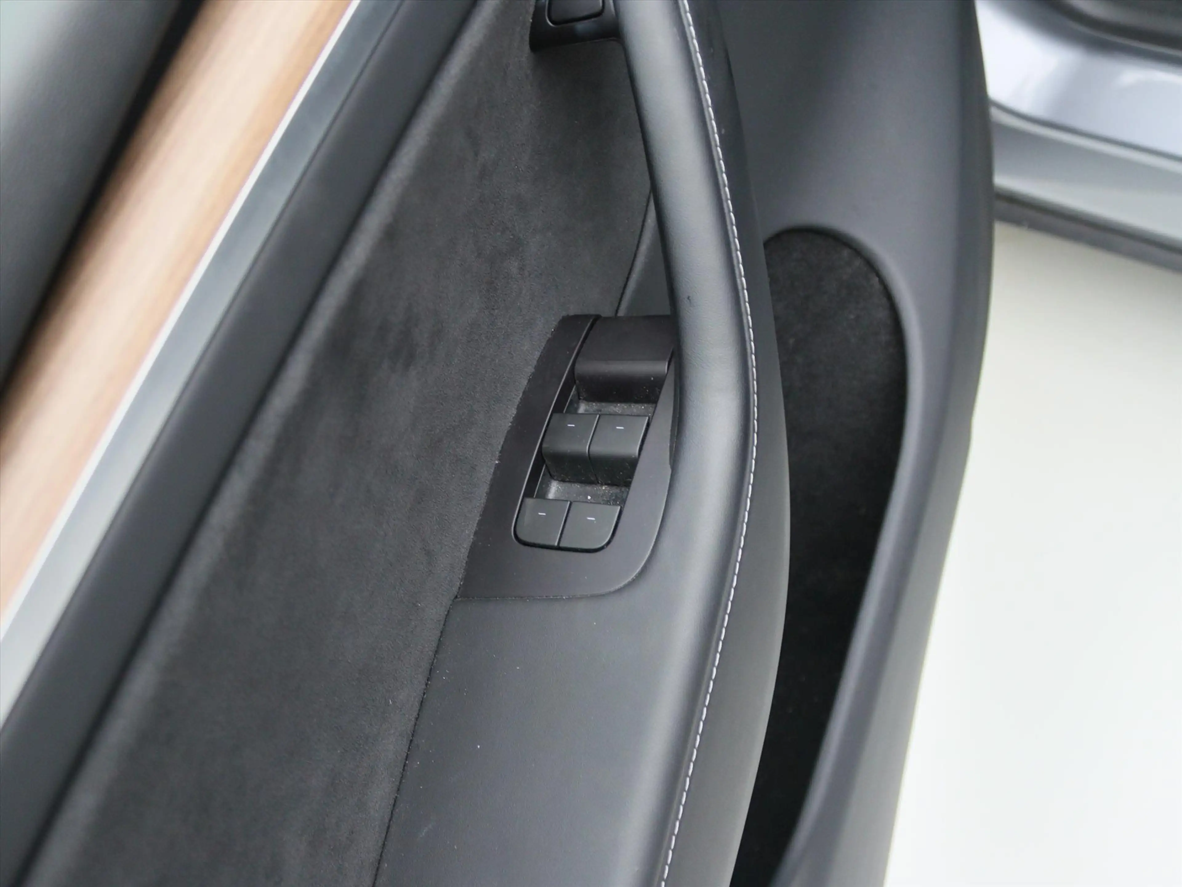 Tesla Model Y Long Range AWD 75kWh 351pk 94.9% SoH [ AMD RYZEN+A — photo 29