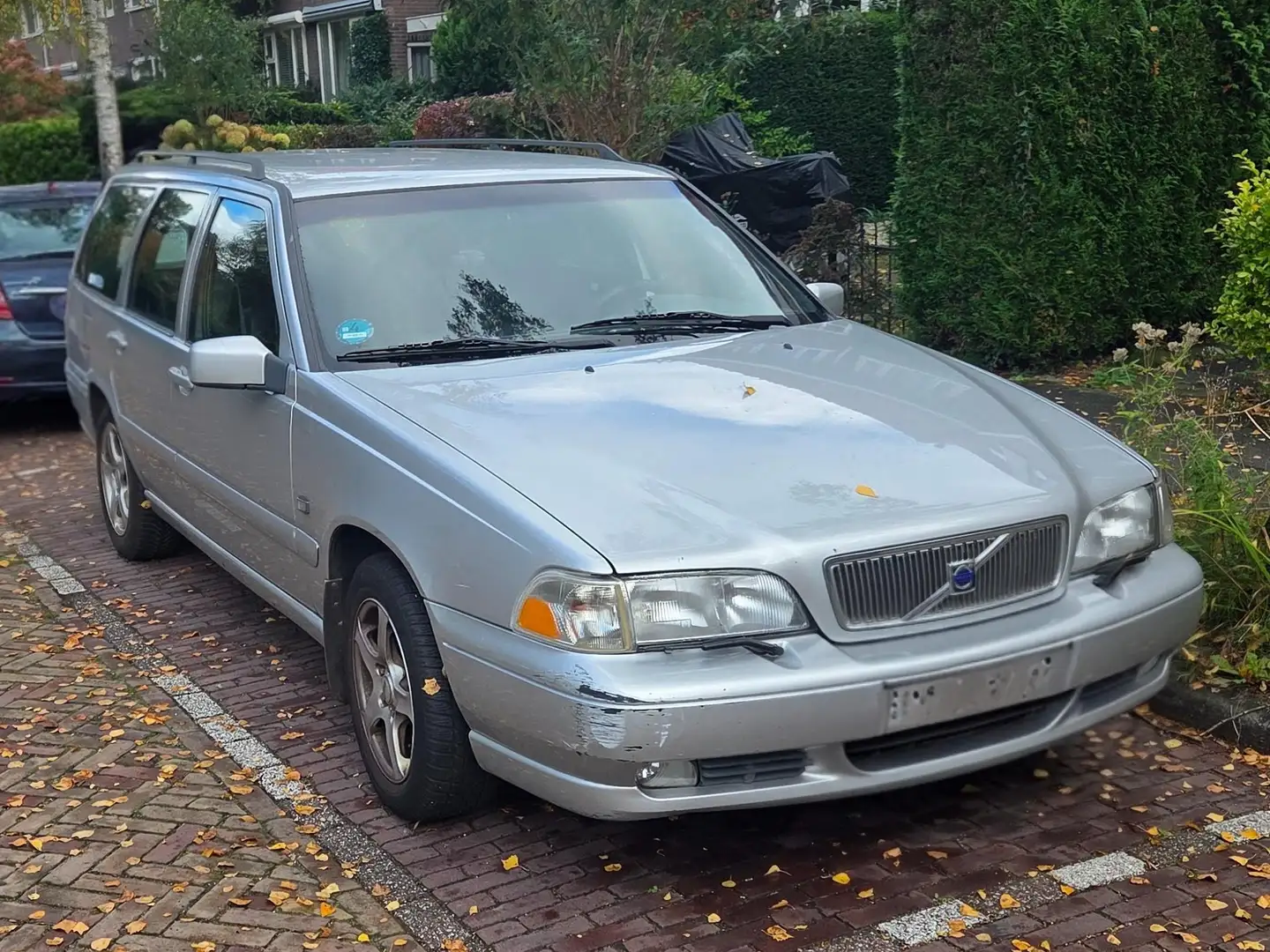 Volvo V70 V70 2.5 Luxury-Line Zilver - 1