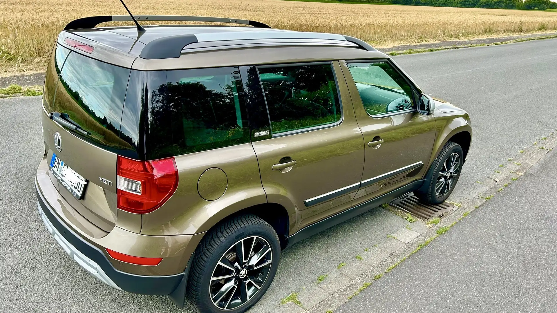 Skoda Yeti Outdoor 1.2 TSI DSG Adventure Braun - 2