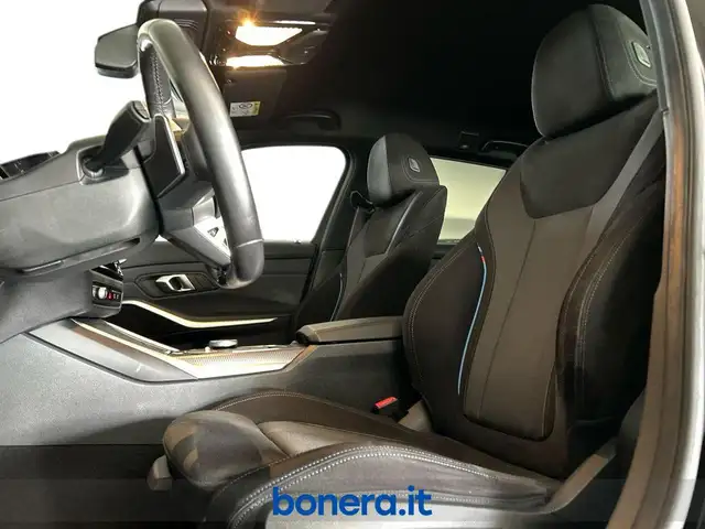 BMW 3 Series view 15