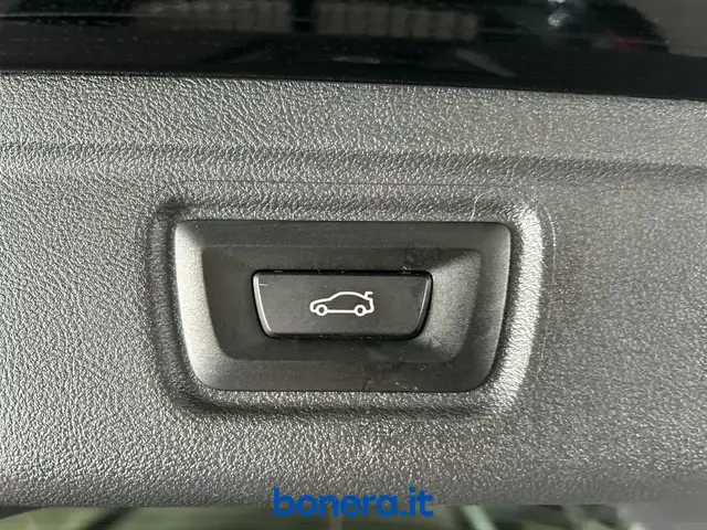 BMW 3 Series view 14