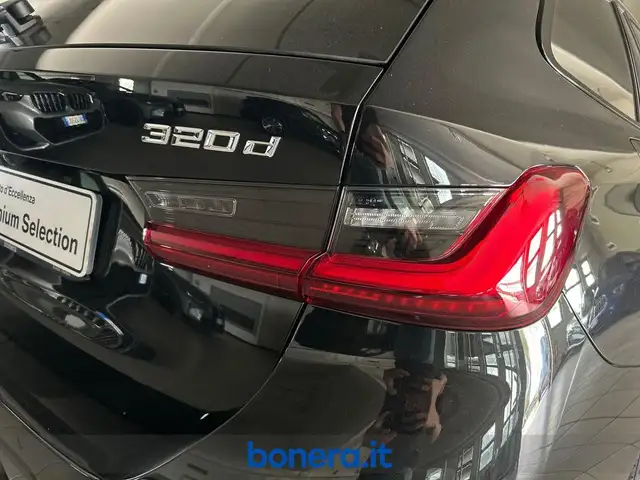 BMW 3 Series view 11