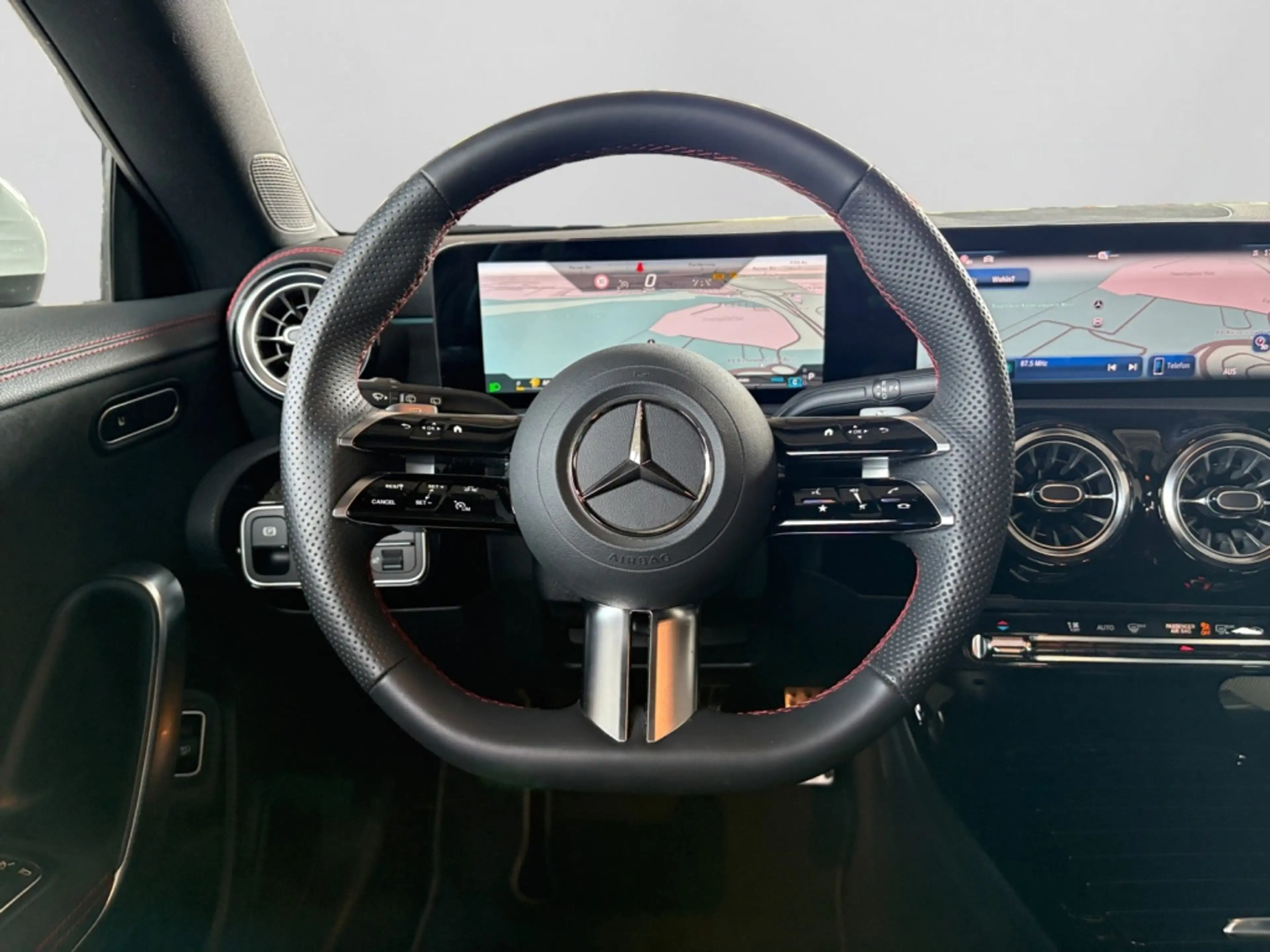 Mercedes-Benz CLA 200 Shooting Brake AMG|AMBIENTE|MBUX|SHZ|KAM — photo 13