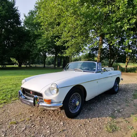 MG B VOLLEDIG GERESTAUREERD !!