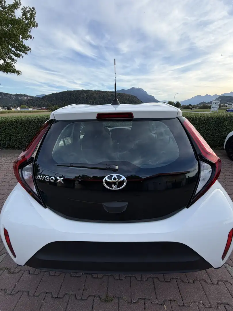 Toyota Aygo X Play Weiß - 1