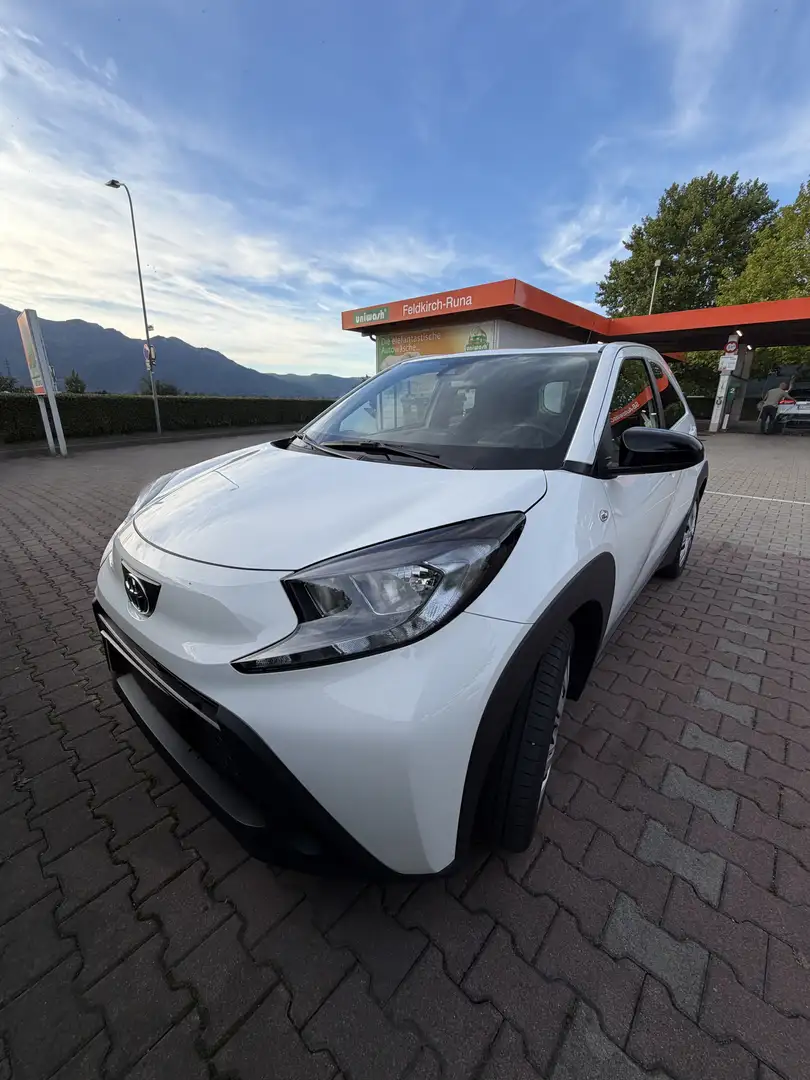 Toyota Aygo X Play Weiß - 2