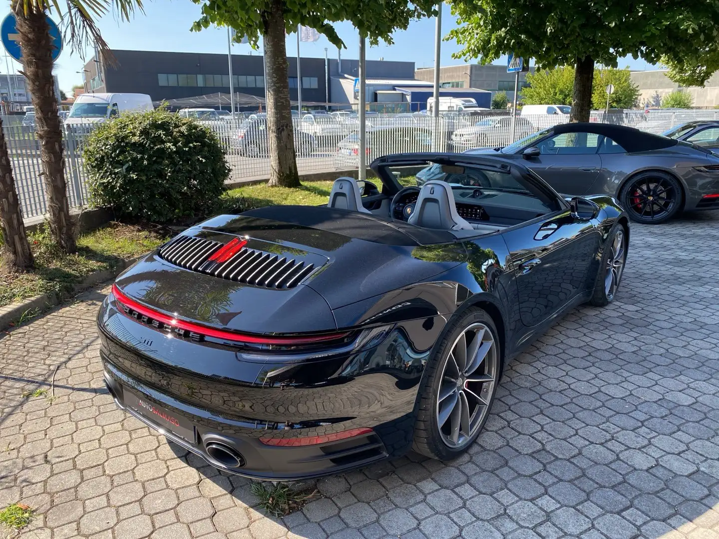Porsche 911 992 Carrera 4 Cabriolet 385 CV (992.1) Zwart - 2