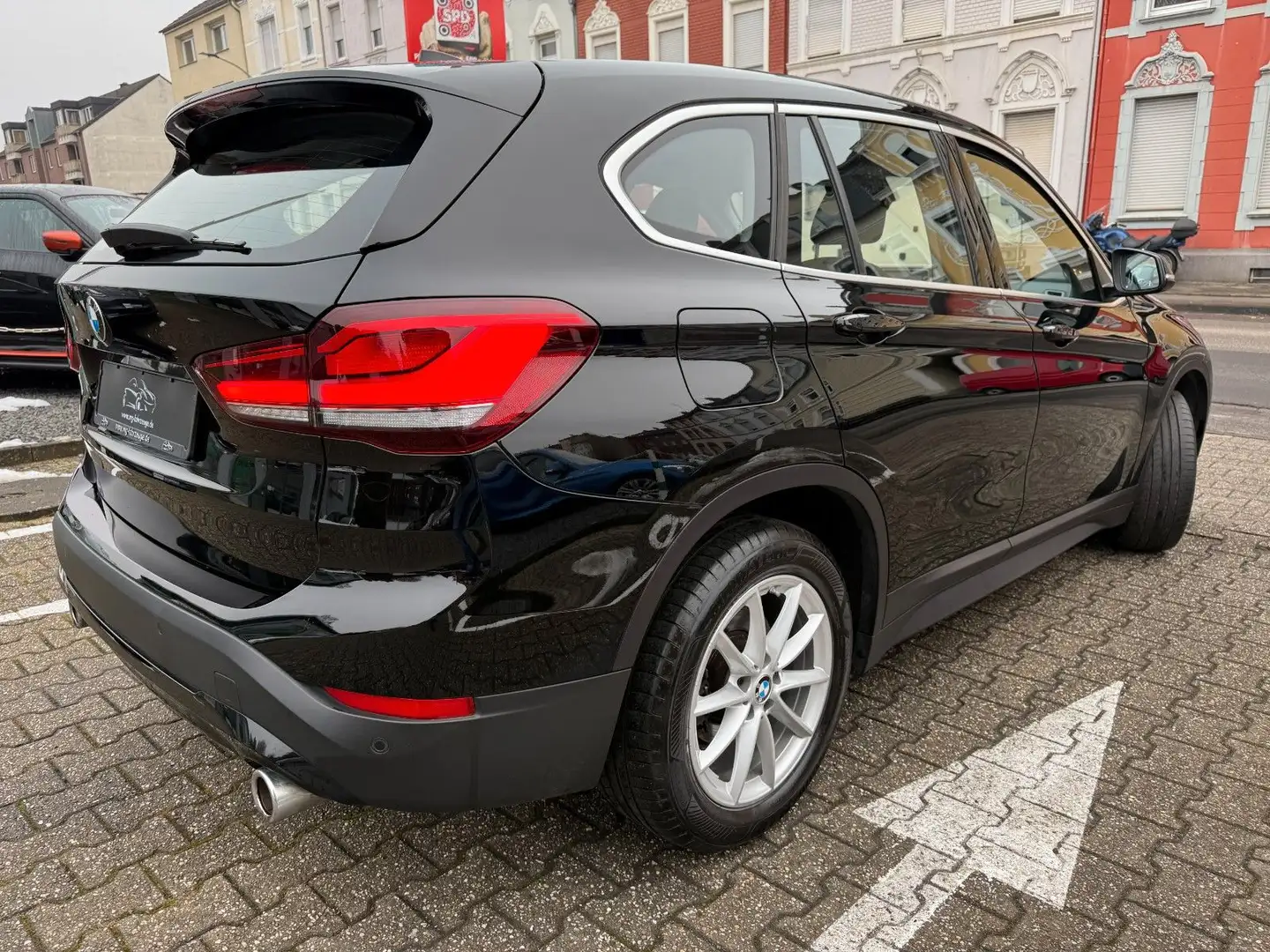 BMW X1 Baureihe X1 xDrive 18 d NAVI HUD LED AHK DAB Schwarz - 2