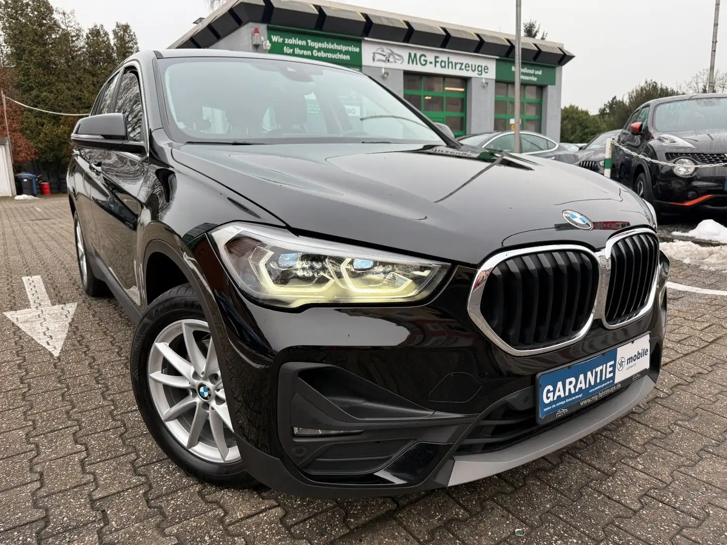 BMW X1 Baureihe X1 xDrive 18 d NAVI HUD LED AHK DAB Schwarz - 1