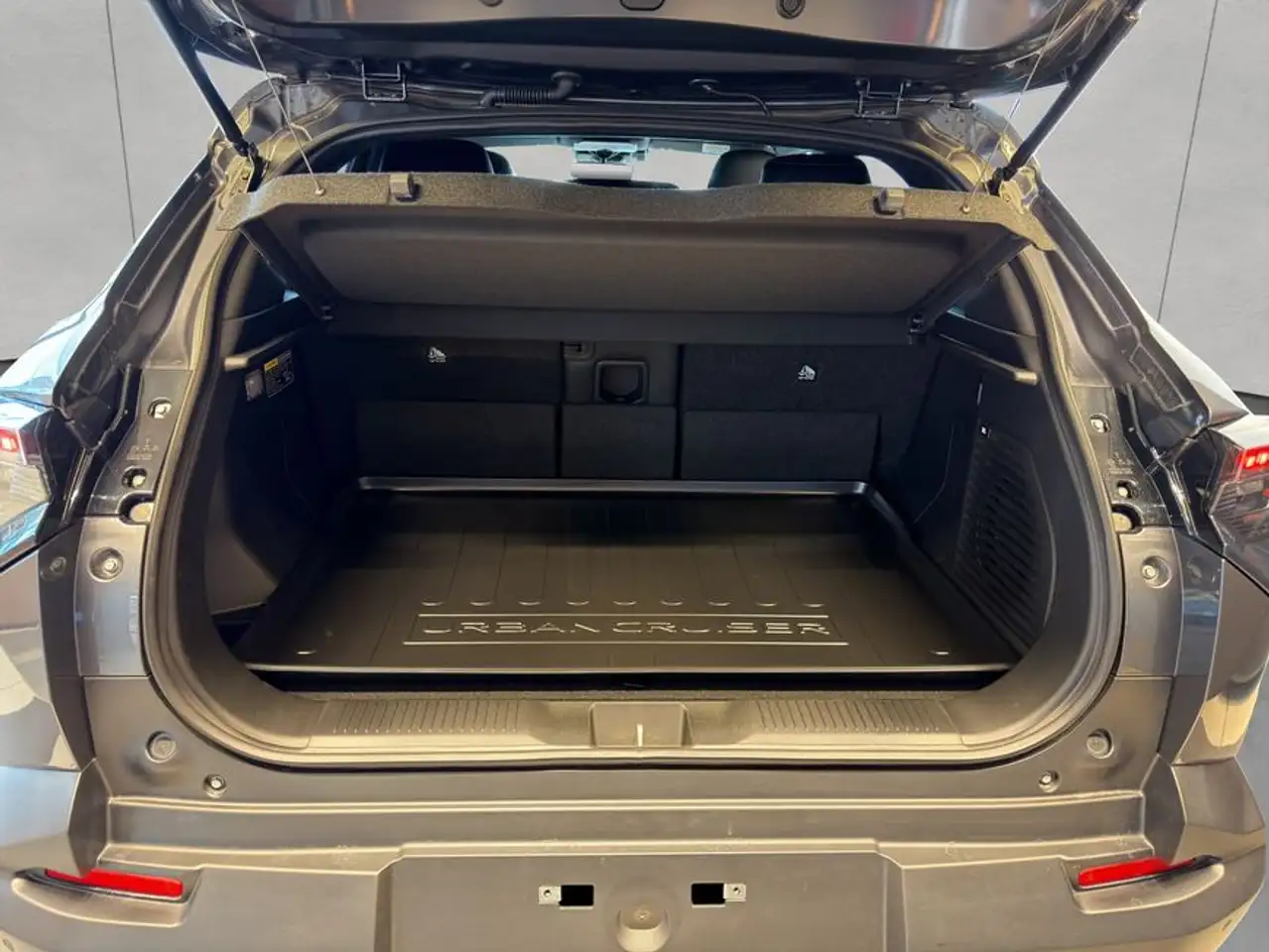Toyota Urban Cruiser 61kWh Lounge 6