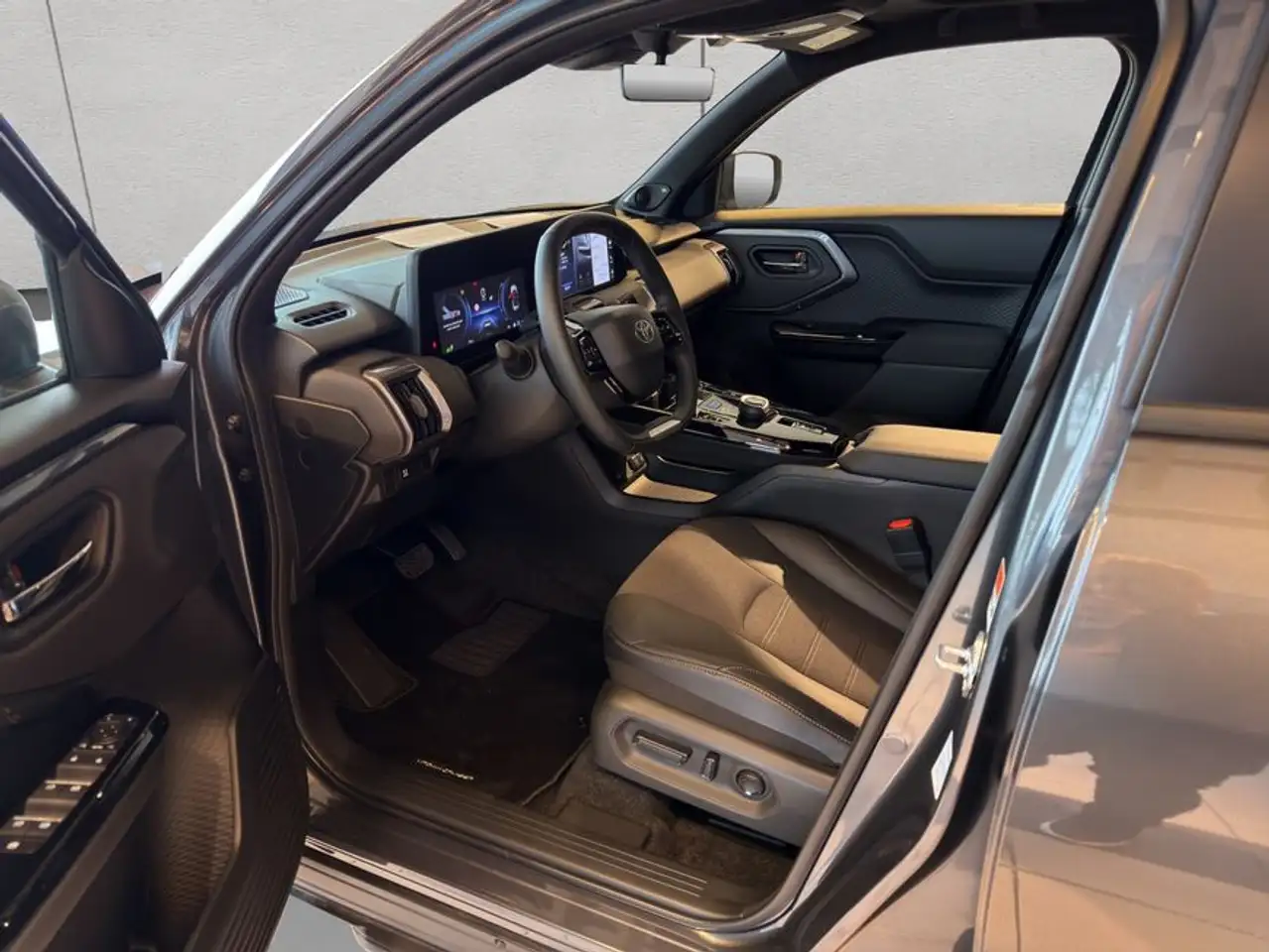 Toyota Urban Cruiser 61kWh Lounge 10