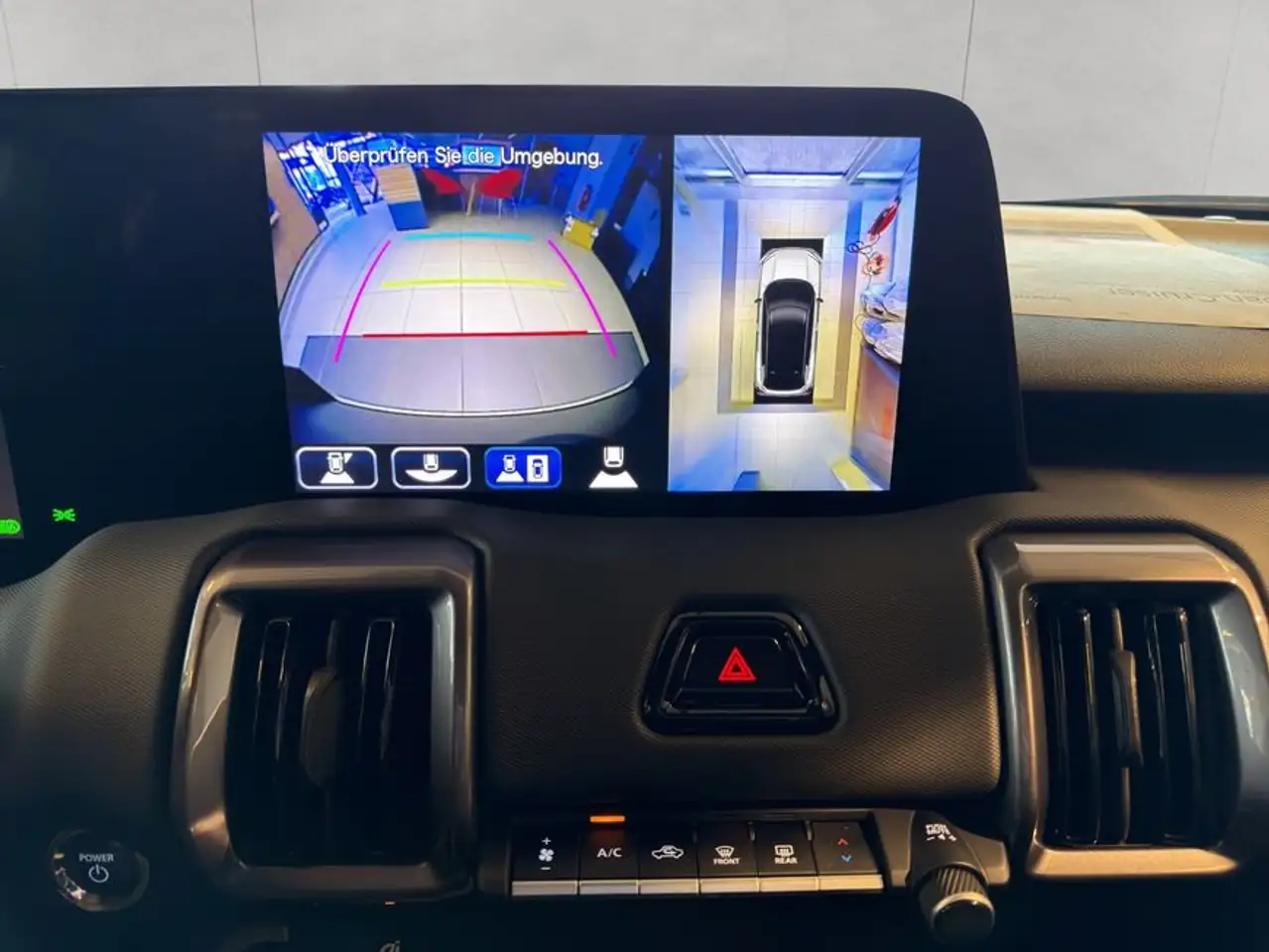 Toyota Urban Cruiser 61kWh Lounge 15