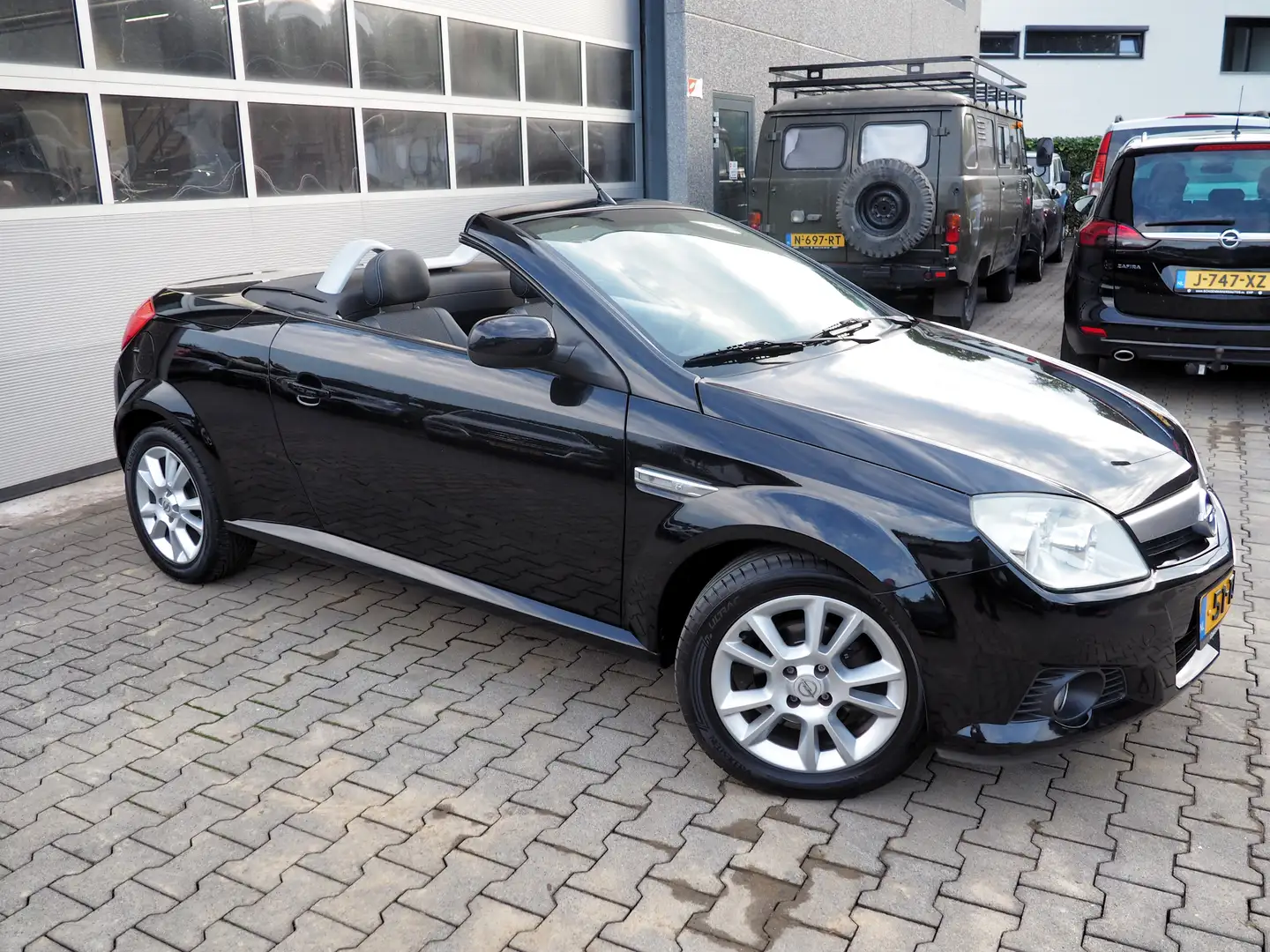 Opel Tigra TwinTop 1.4 Sport AIRCO LEDER STOELVERW. LM VELGEN Noir - 1