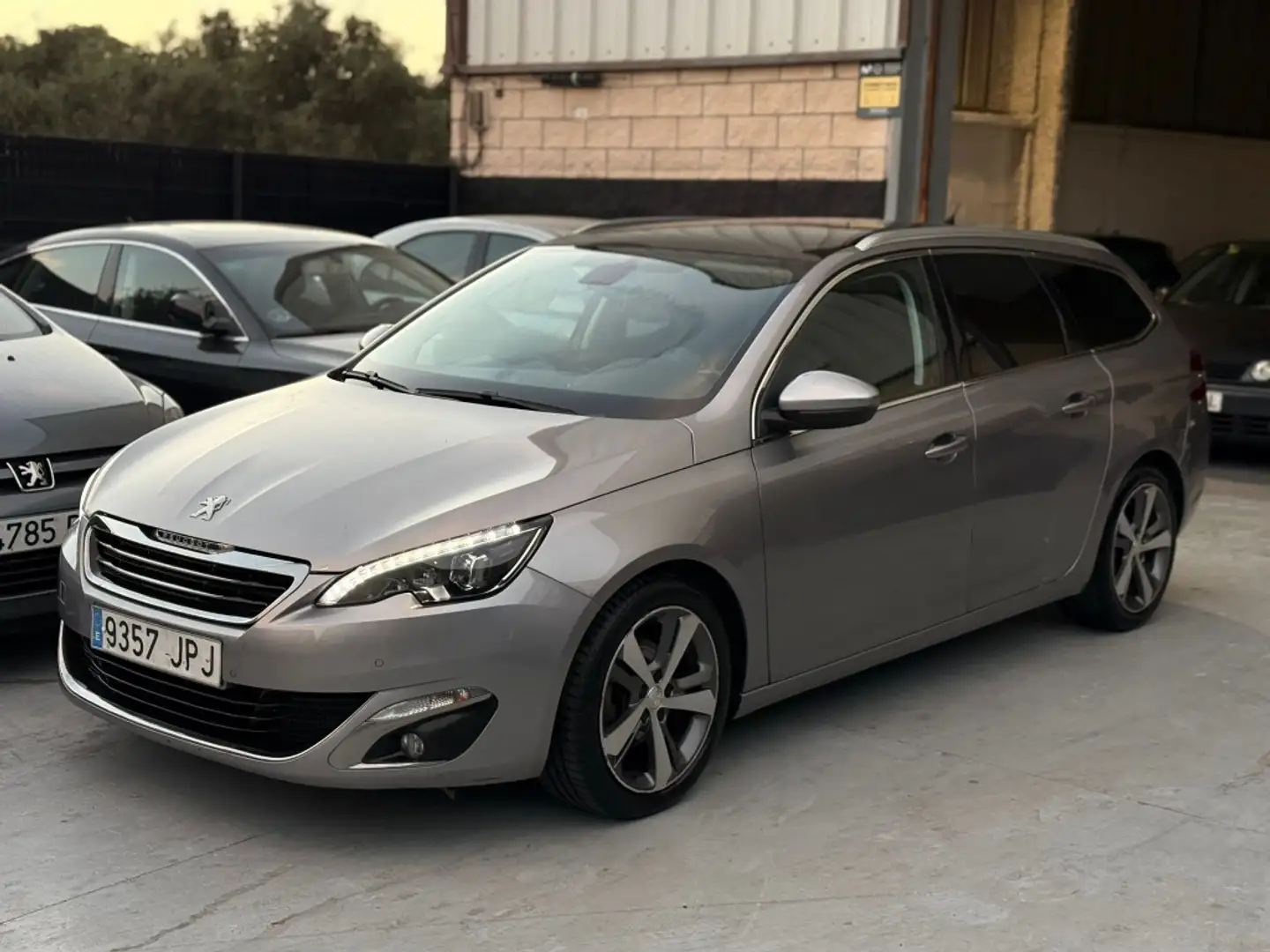 Peugeot 308 SW 1.2 PureTech S&S Allure 130 Gris - 2