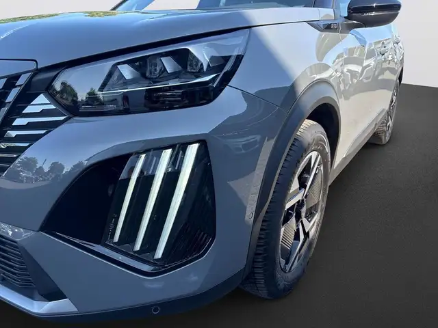 Peugeot 2008 view 11