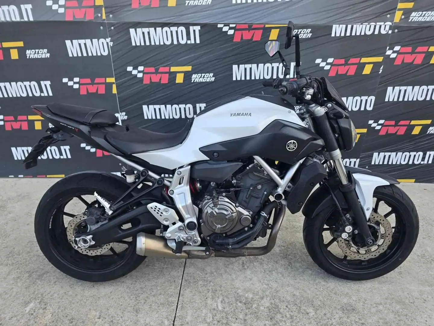 Yamaha MT-07 Export Video 360 Bianco - 1