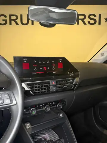 Citroen C4 view 11