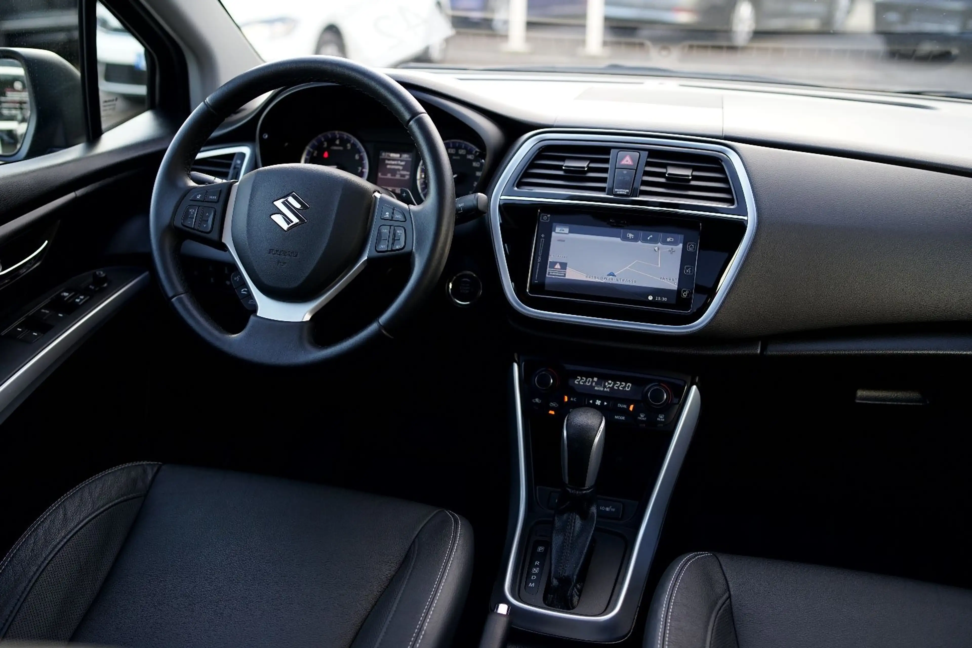 Suzuki SX4 S-Cross Comfort+ 4x4 Leder Kamera Pano Navi — photo 5