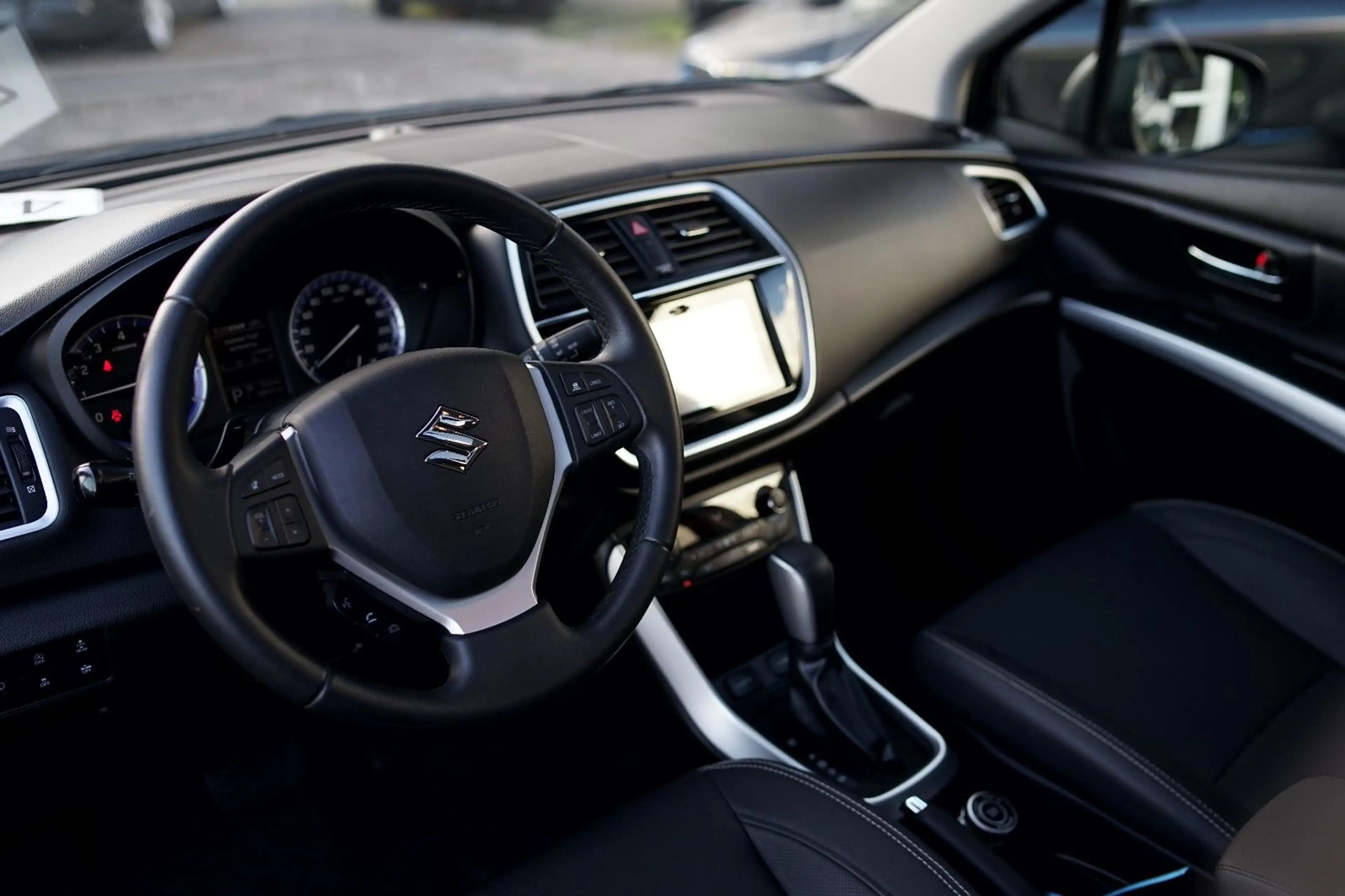 Suzuki SX4 S-Cross Comfort+ 4x4 Leder Kamera Pano Navi — photo 2