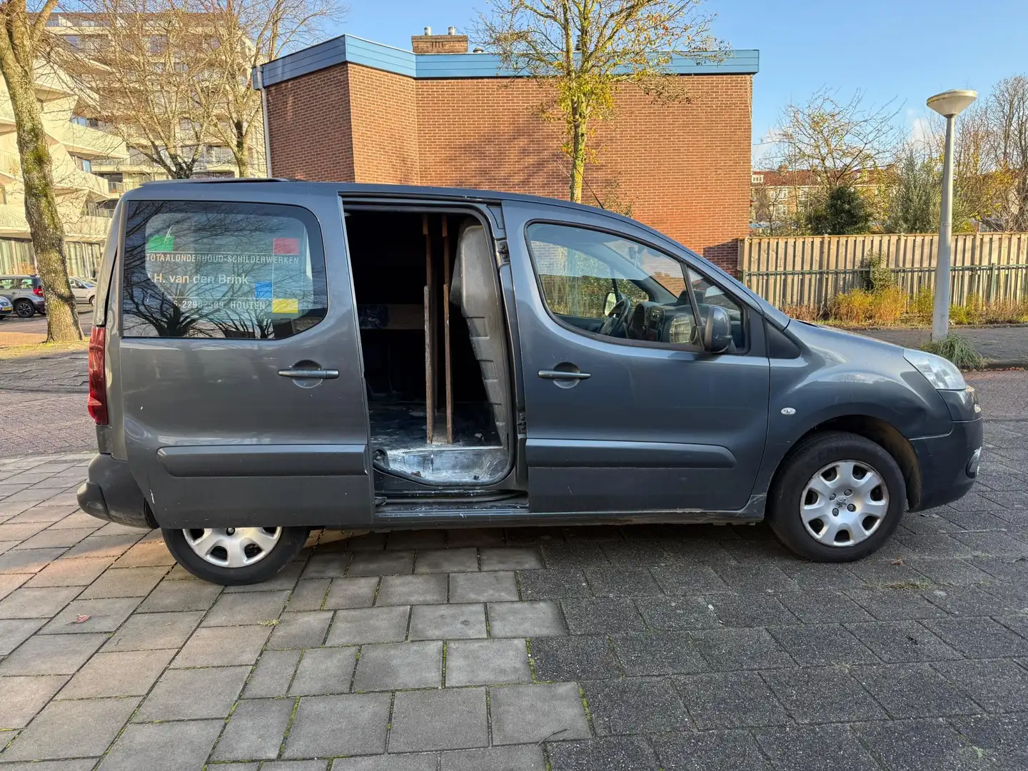 Peugeot Partner 120 1.6 e-HDI Navteq 2Tronic Automaat 1-Eigenaar Grijs - 2