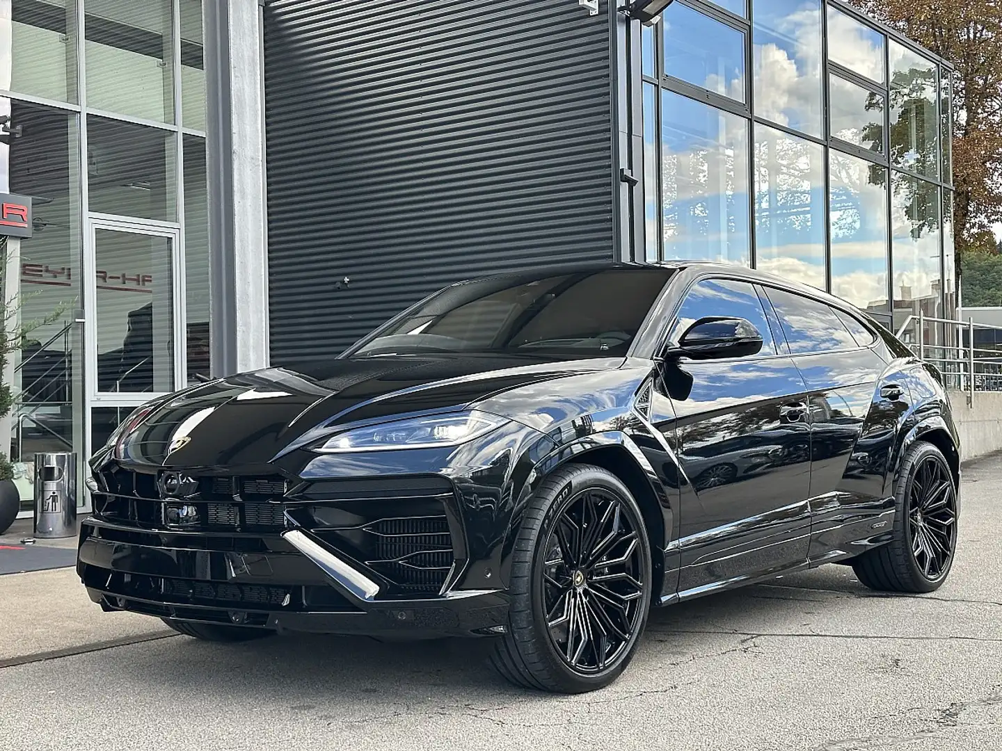 Lamborghini Urus URUS SE / AHK / Fond Entertainment / Pano / 23" Schwarz - 2