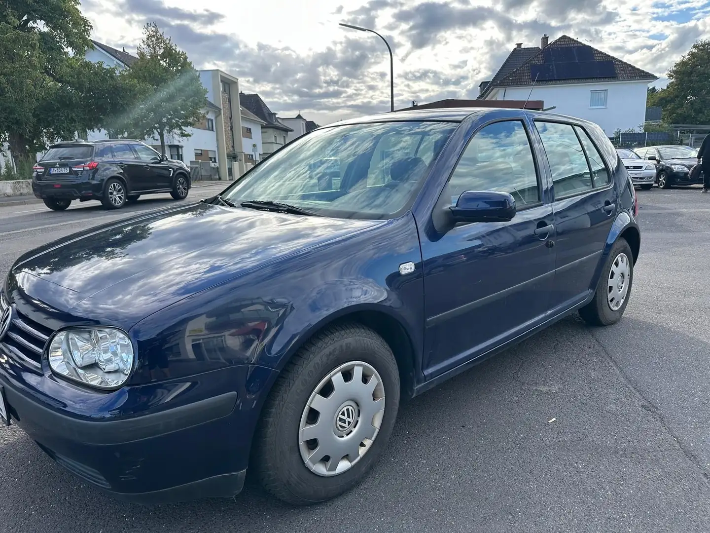 Volkswagen Golf Golf 1.6 Automatik Blau - 1