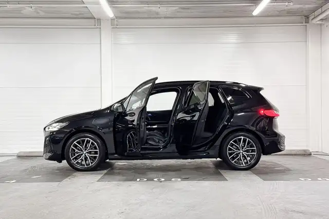BMW 2 Series view 3