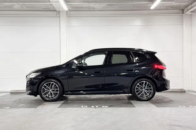 BMW 2 Series view 2