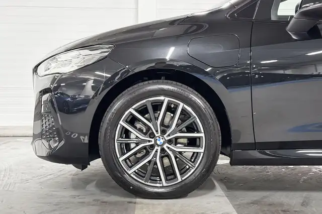 BMW 2 Series view 4